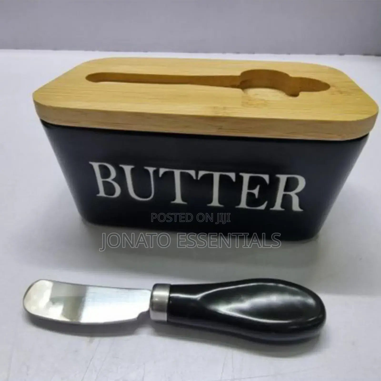 Butter Dish and Storage Box With a Butter Knife