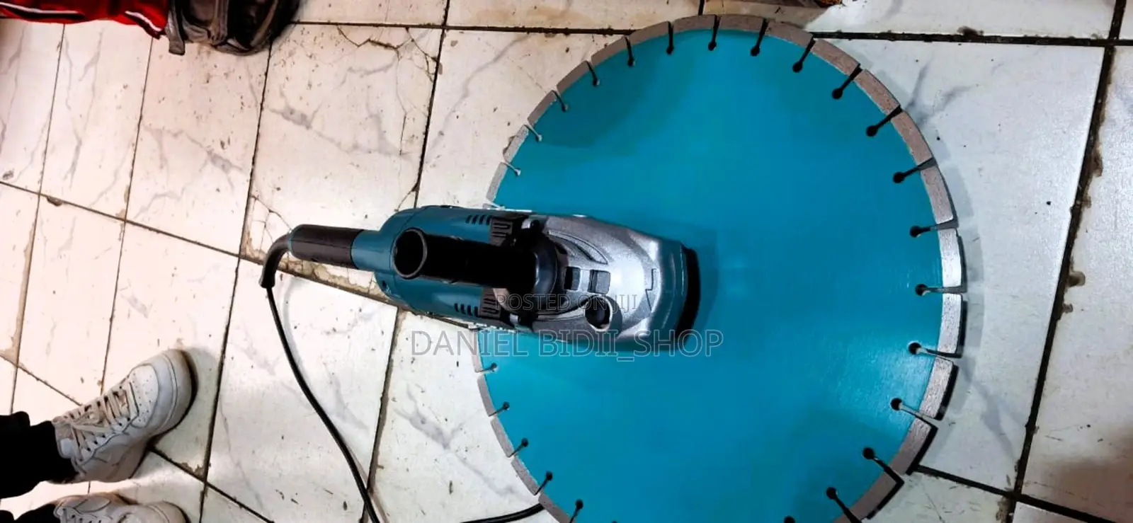 Makita Grinder With Stone Cutting Disc