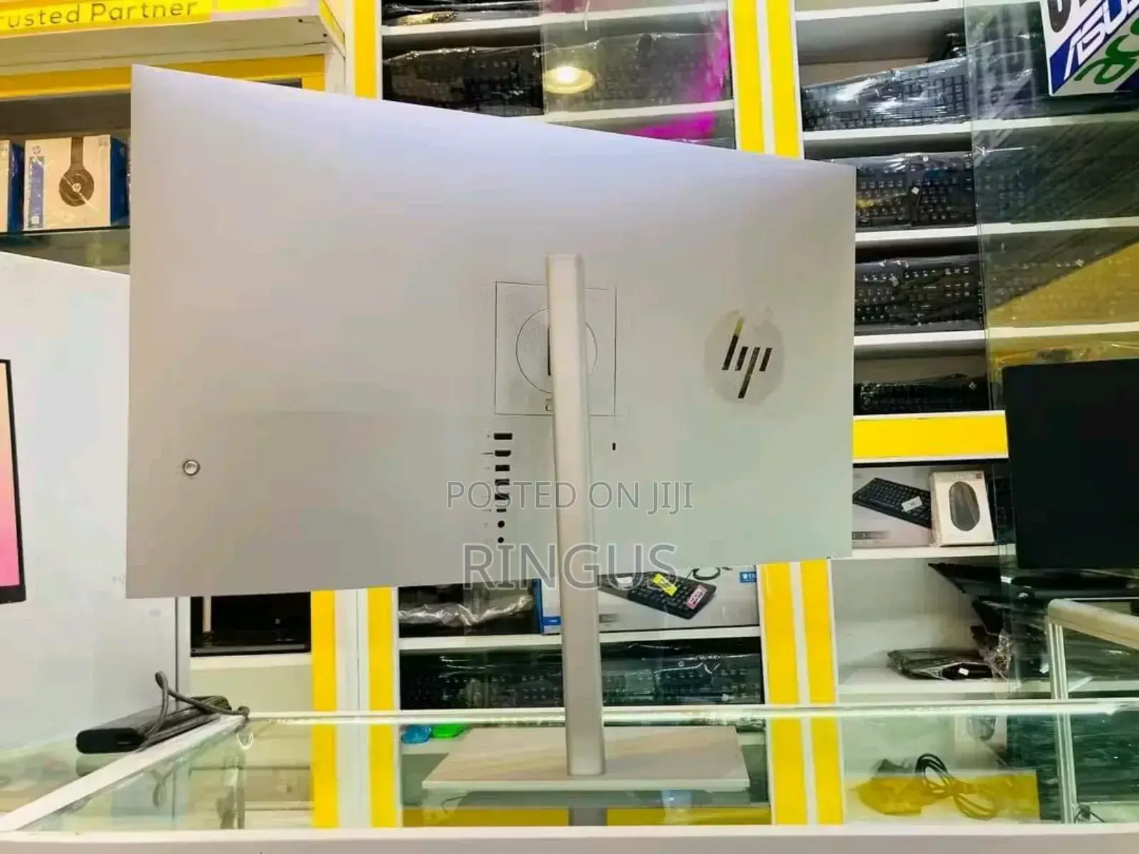 Monitor U32 