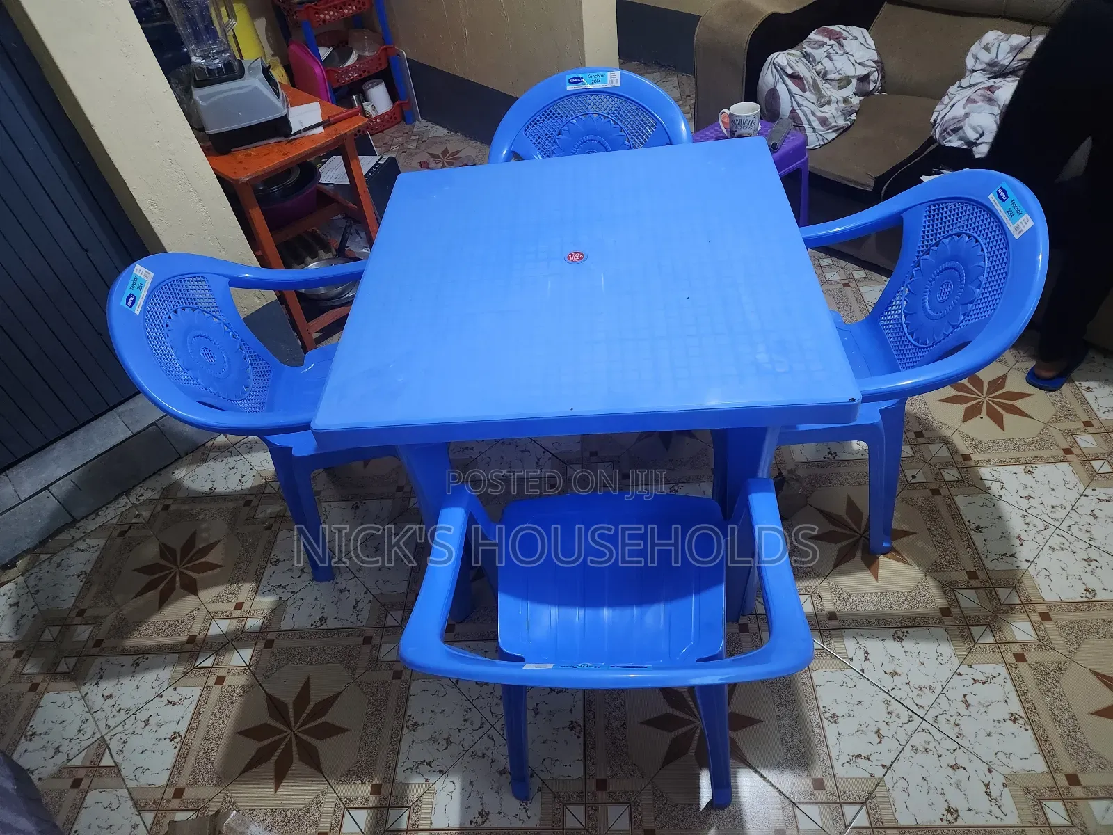 Dinning Plastic Chairs With a Plastic Table Set
