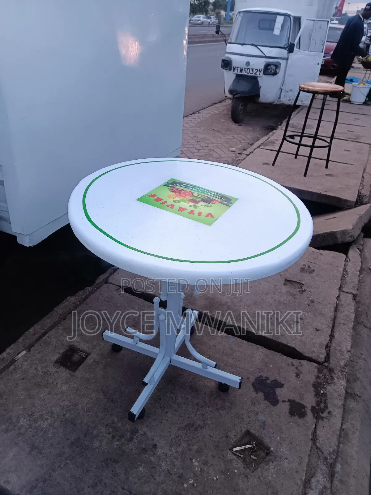Restaurant Marble Round Table, White and Green 