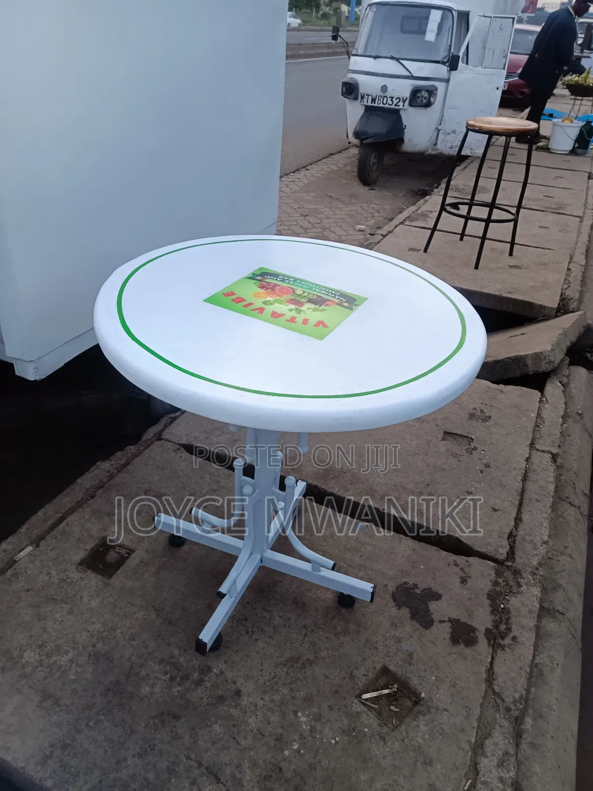 Restaurant Marble Round Table, White and Green 