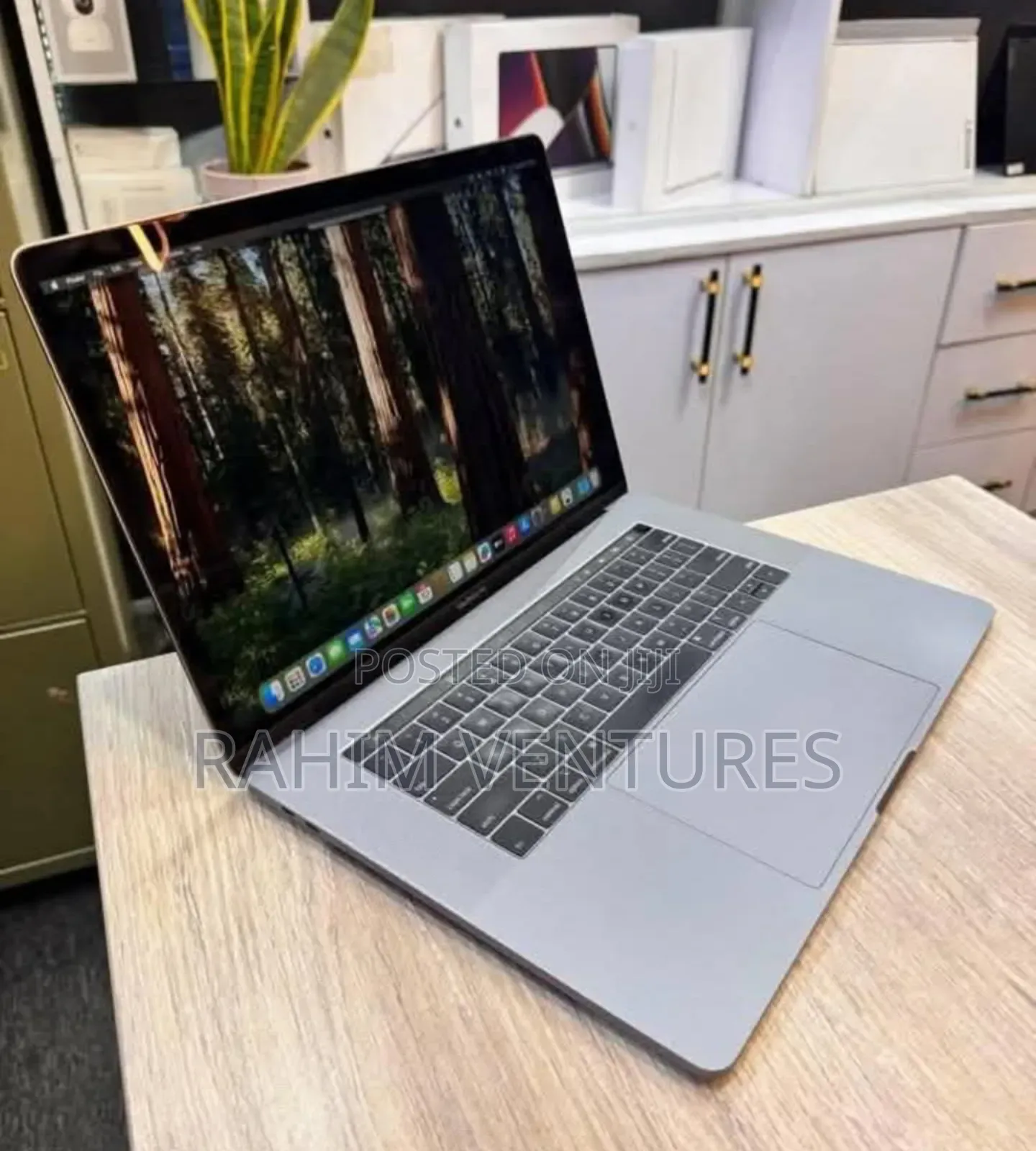Laptop Apple MacBook Pro 2018 16GB Intel Core i7 SSD 256GB