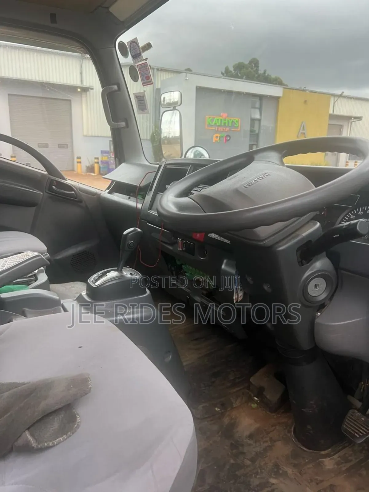 Isuzu Elf 2016
