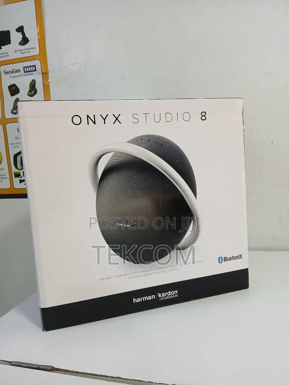 Harman Kardon Onyx Studio <><>< 8
