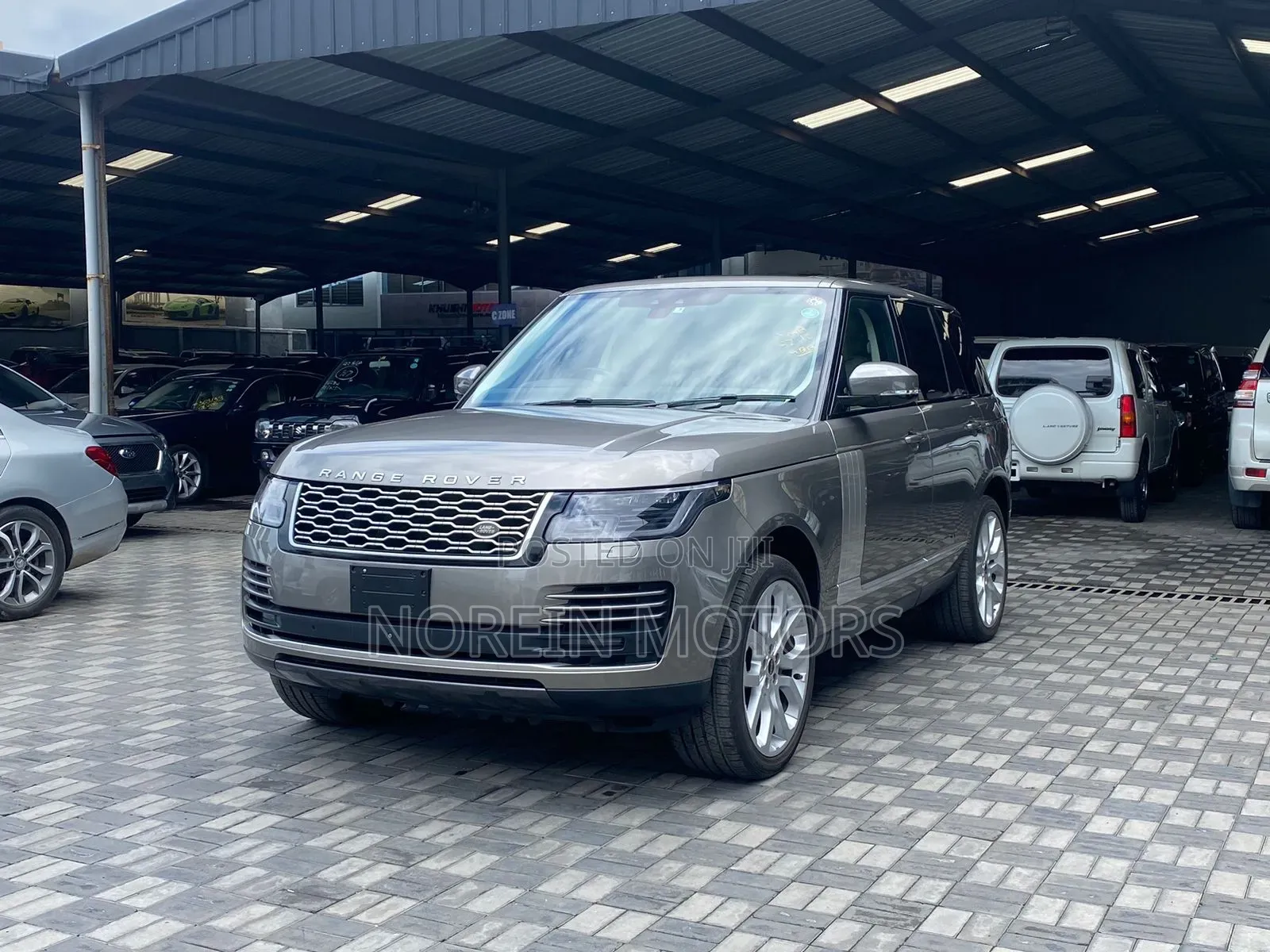 Land Rover Range Rover Vogue 2019 Gold