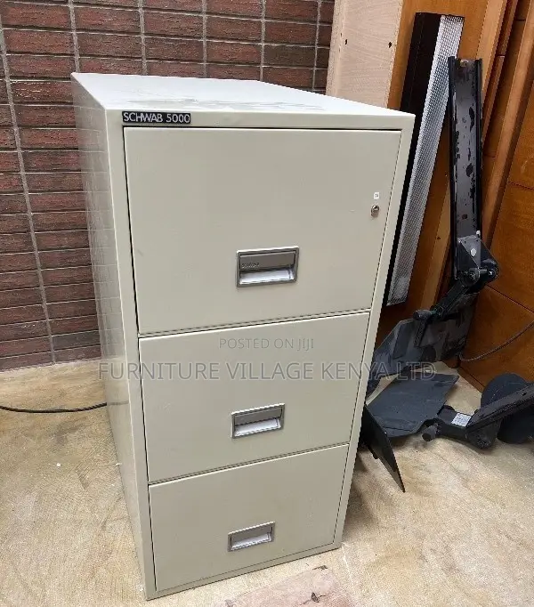 Cabinets:Urbanlock 3-Drawer Cabinet With Keyed Security