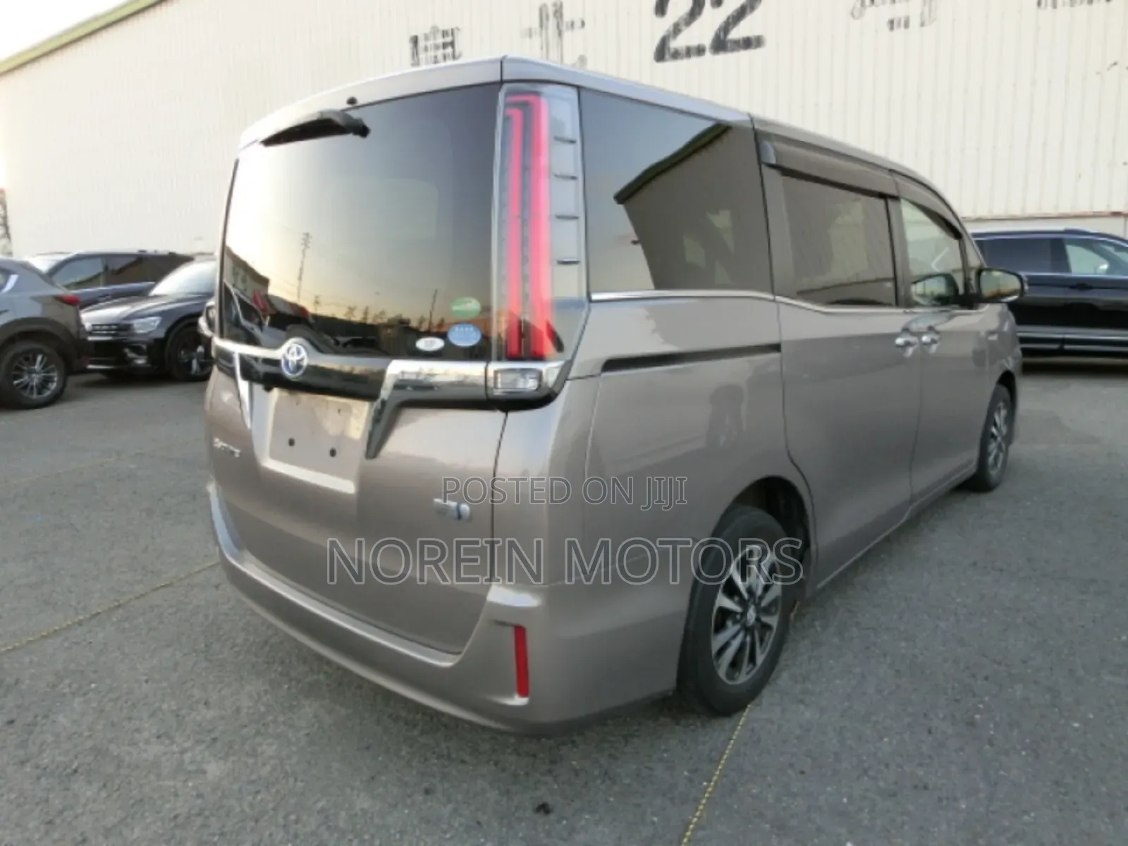 Toyota Esquire 2019 Brown