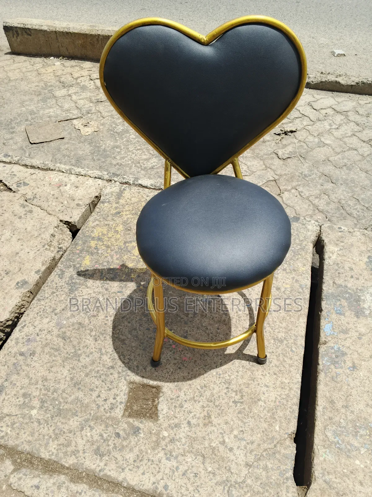 Love Seats/Manicure Love Seat