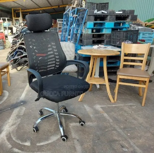 Office Chair: Solid Mesh Back Office Simple Headrest Chair