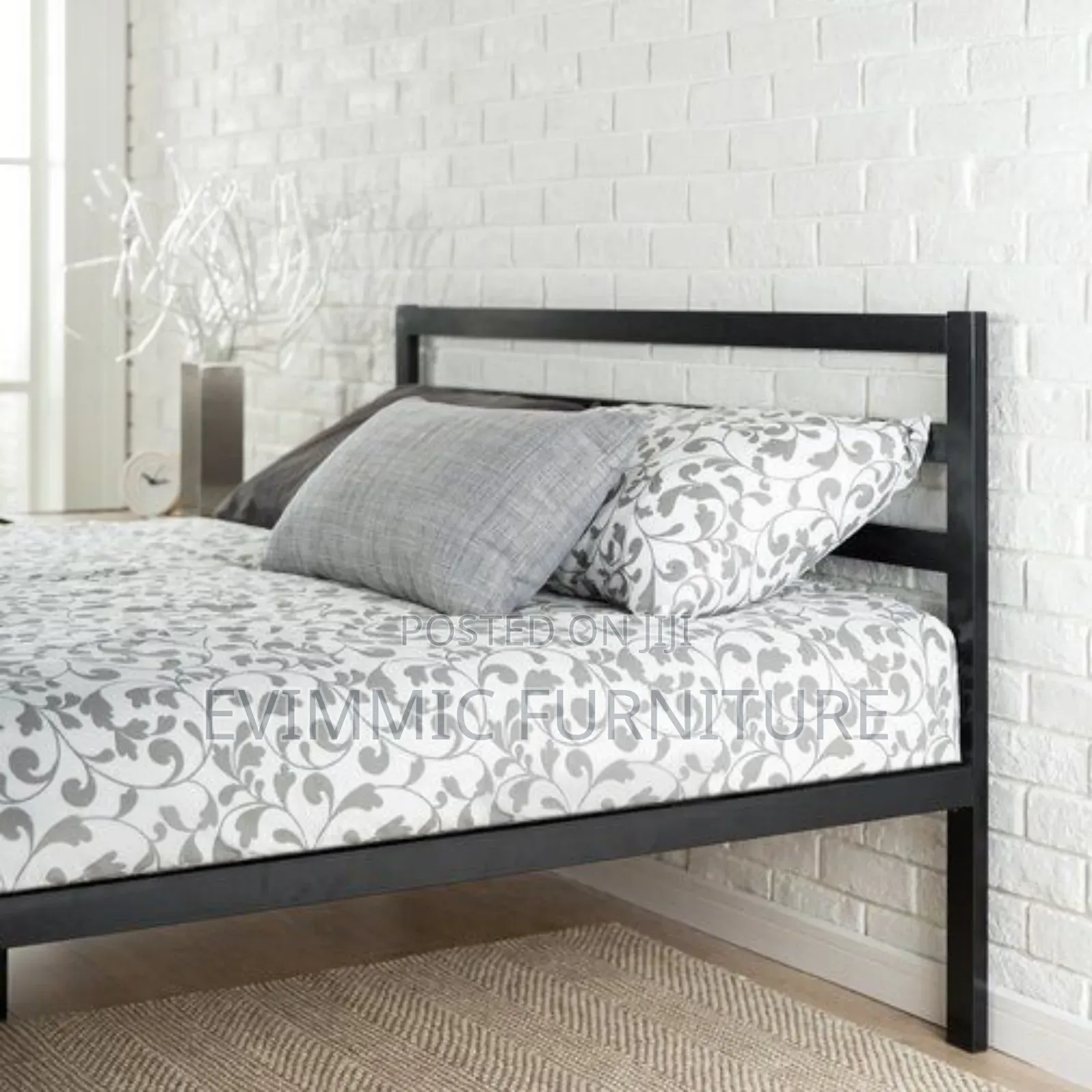 Sprinter Queen Size Metallic Bed