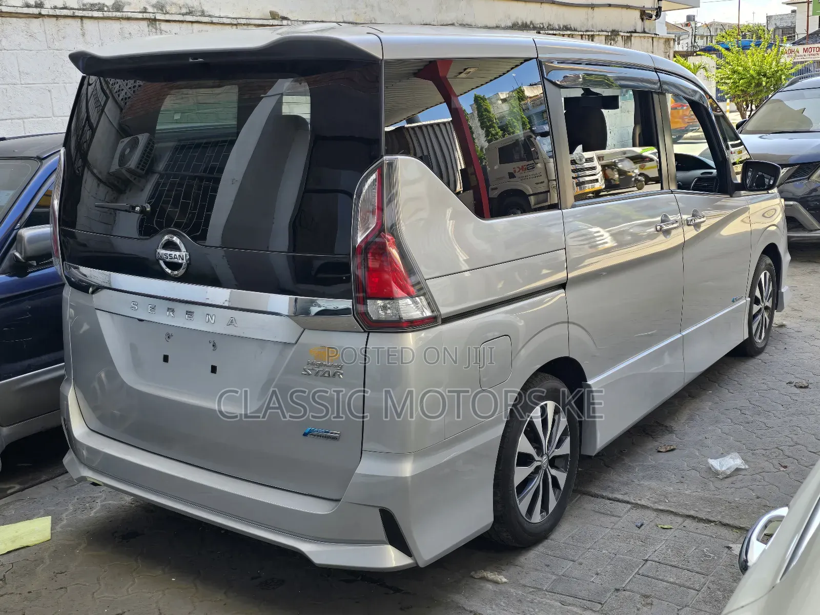 Nissan Serena 2018 Silver