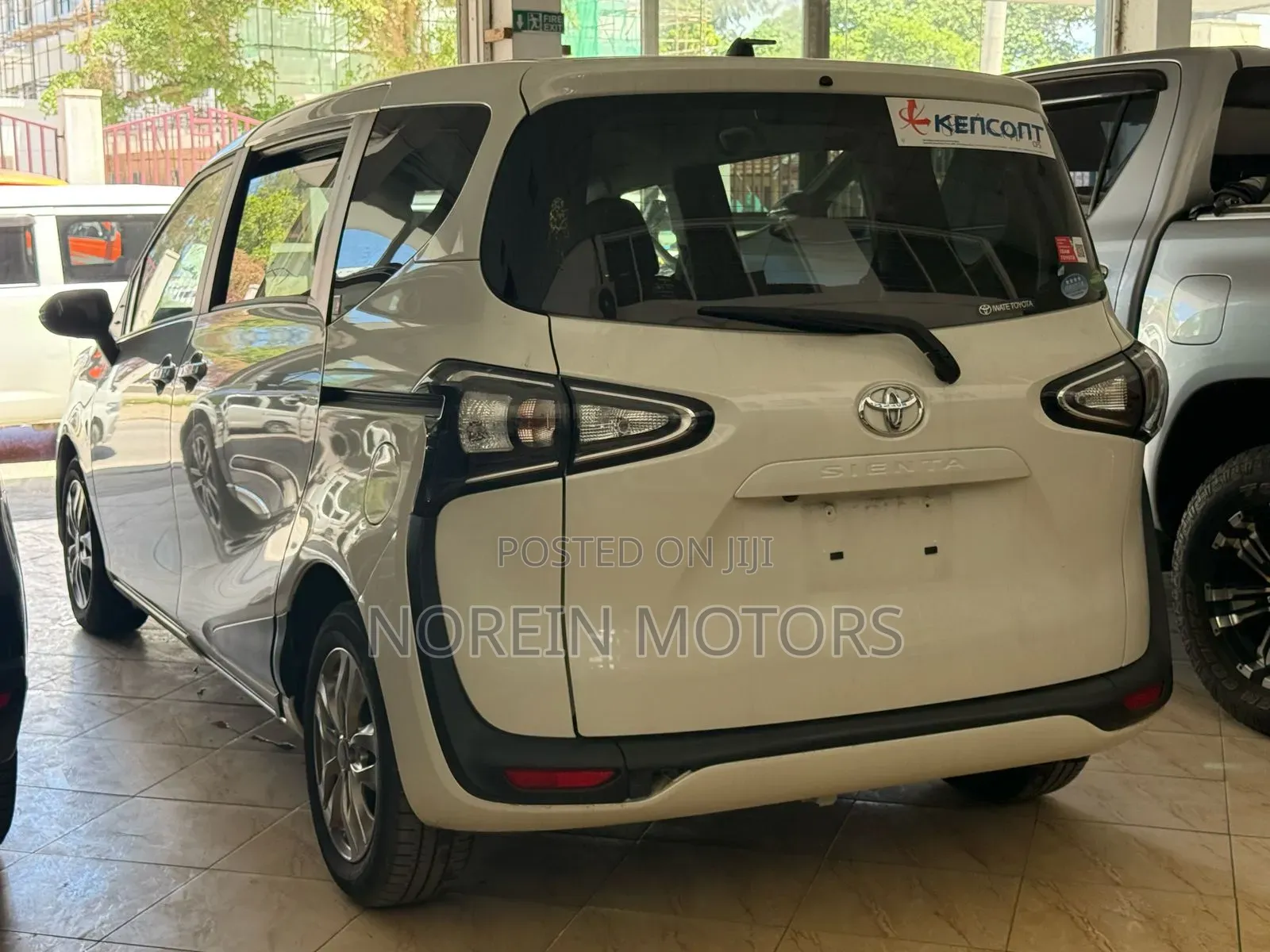 Toyota Sienta 2019 Off white