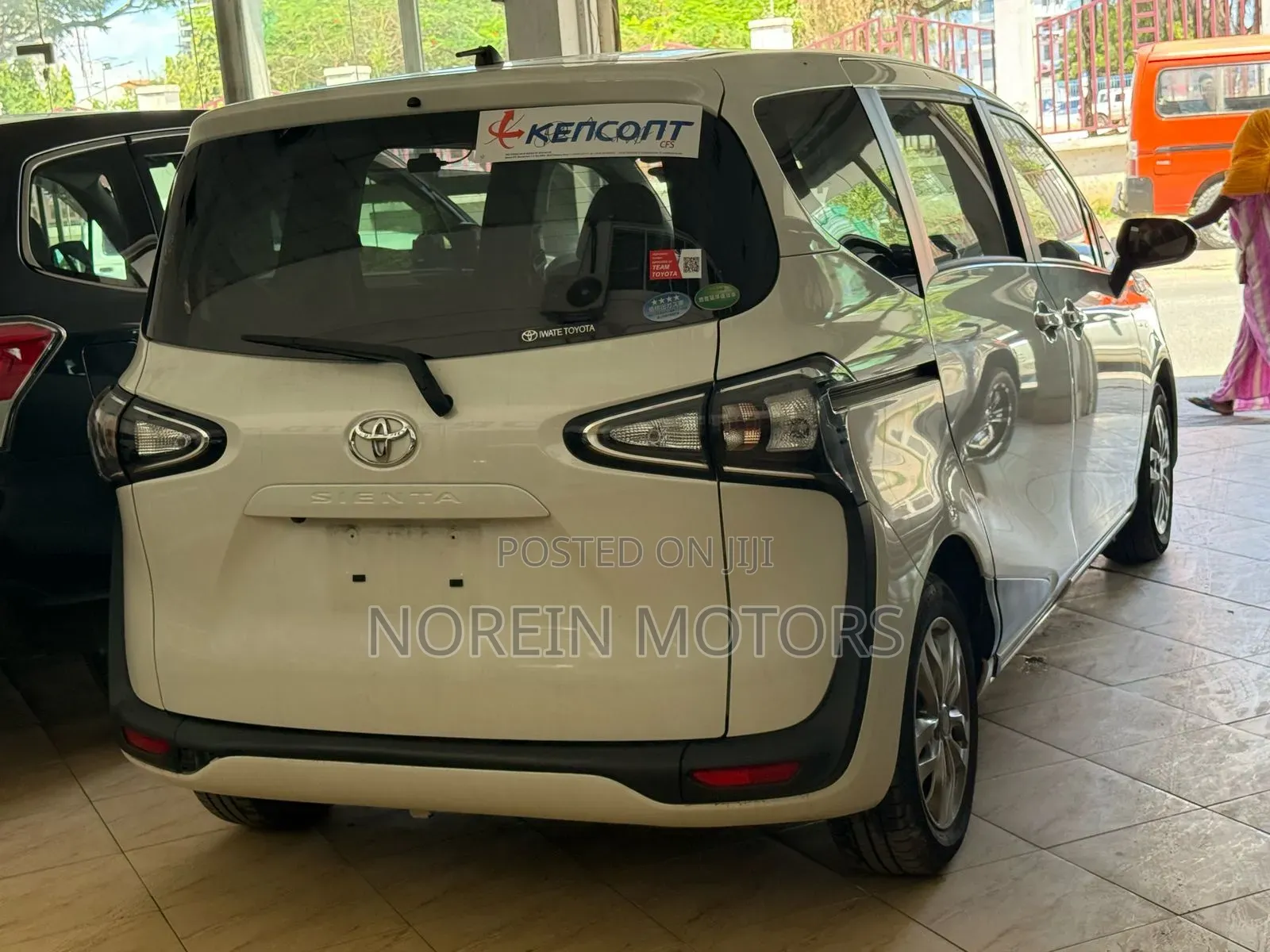 Toyota Sienta 2019 Off white