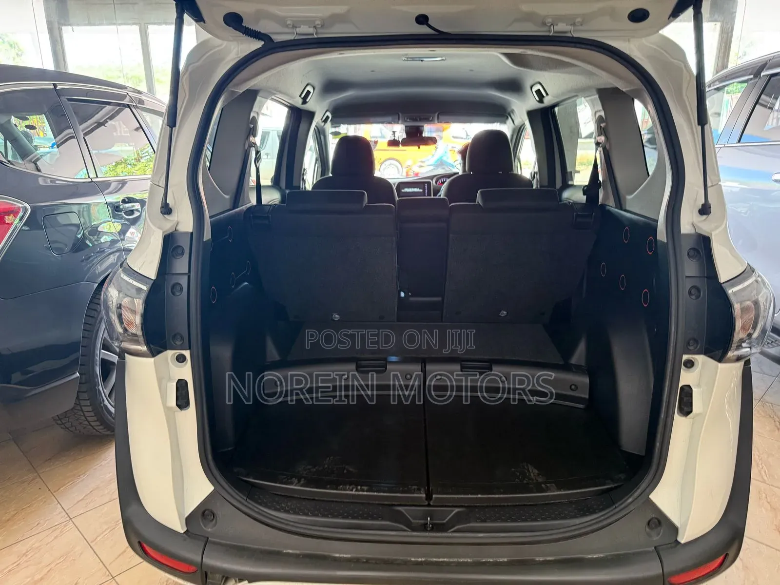 Toyota Sienta 2019 Off white
