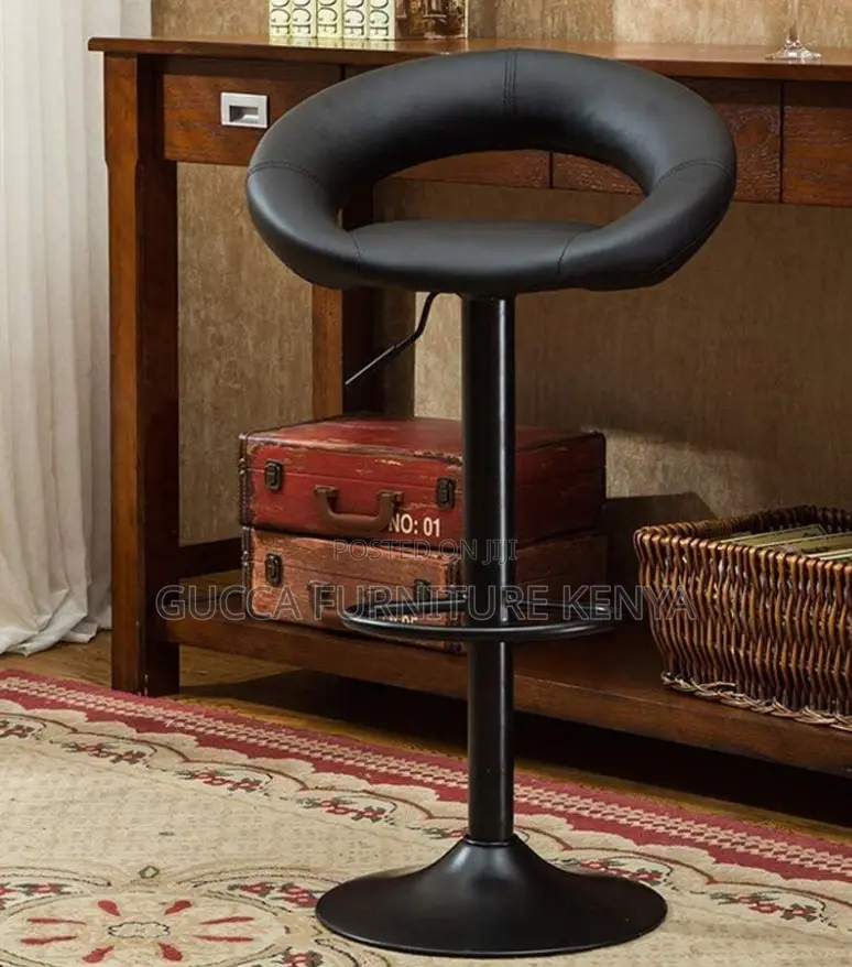 Office Stool:Distinctive Office Leather Black Bar Chair