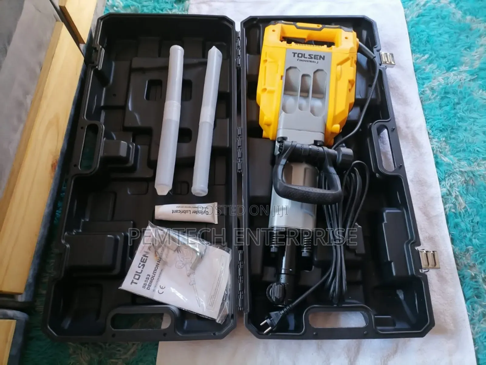Tolsen 88553 1700w Concrete Breaker