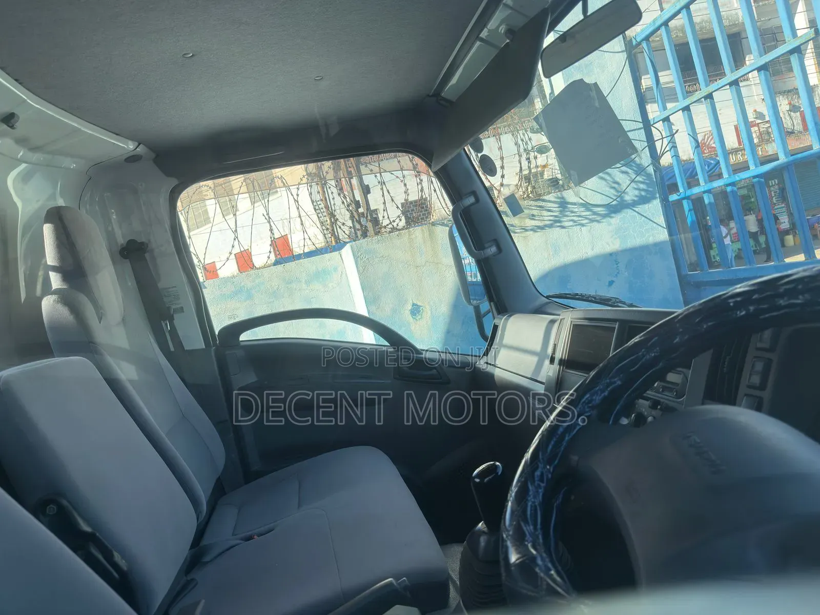 Isuzu Elf 2018 White