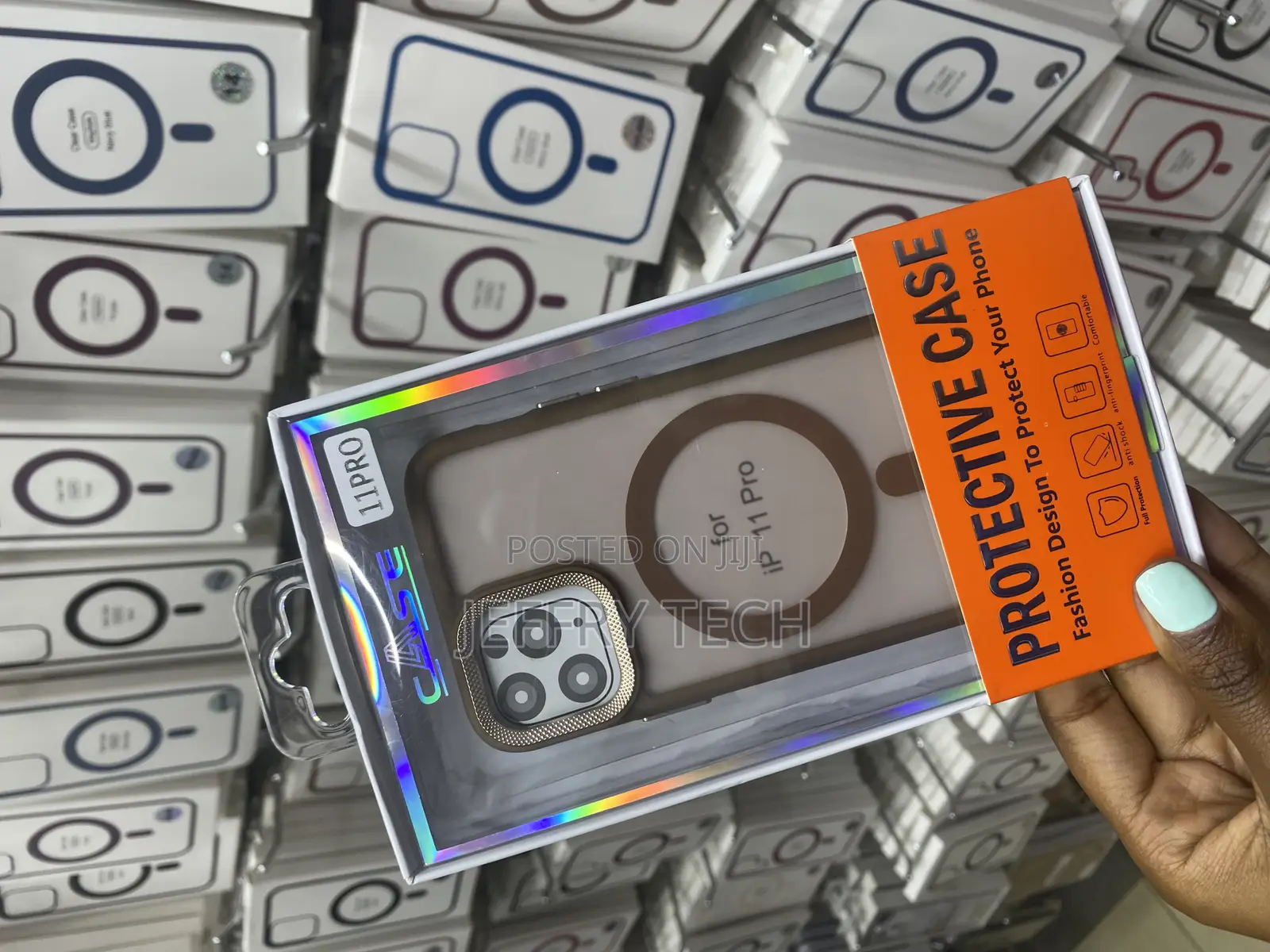 Noonin iPhone 11 Pro Translusent Mate Brown Magsafe Case