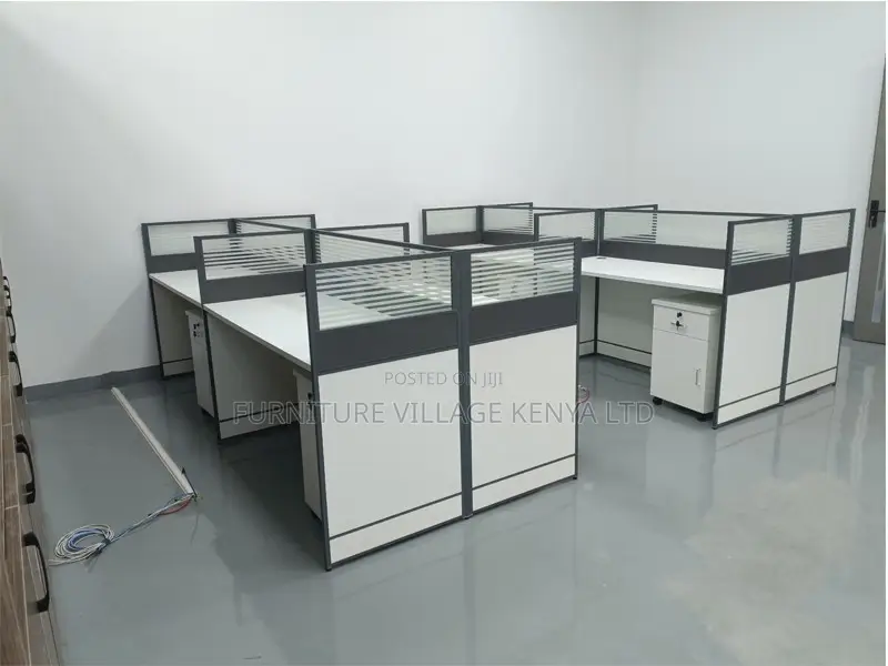 Workstations:Team-Based 4-User Office Workstation Unit