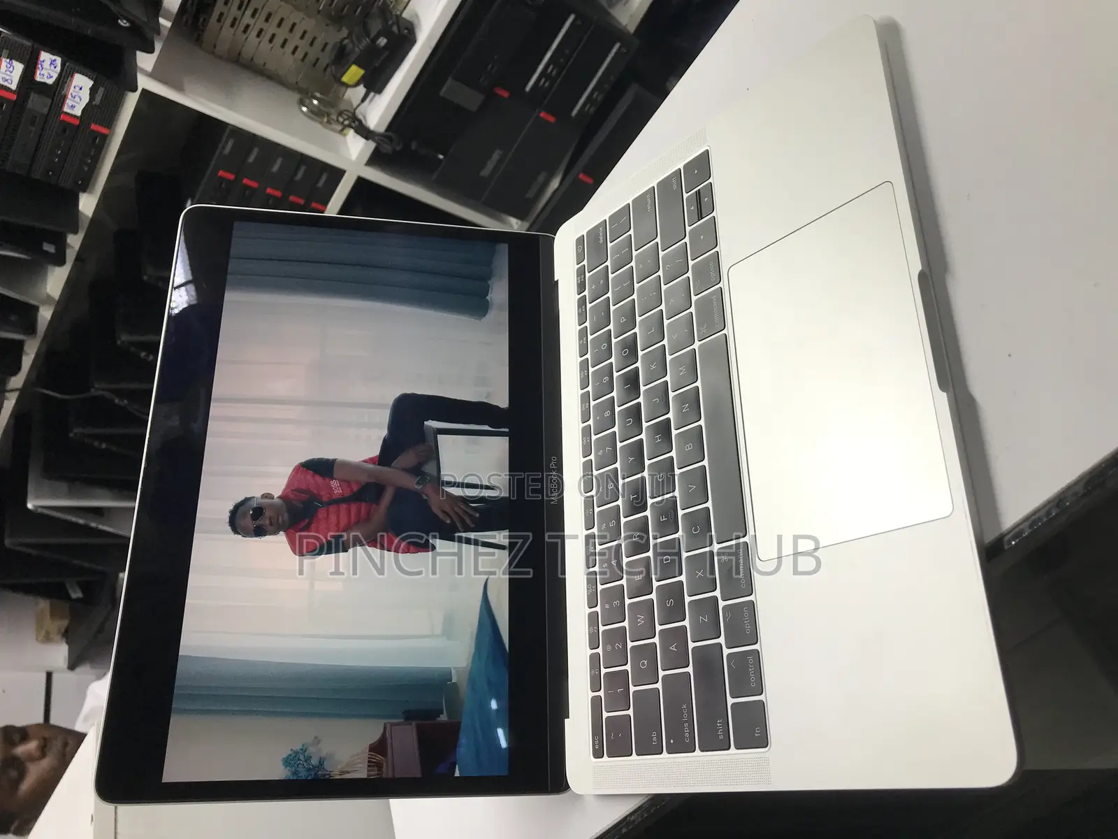 Laptop Apple MacBook Pro 2017 8GB Intel Core I5 SSD 256GB