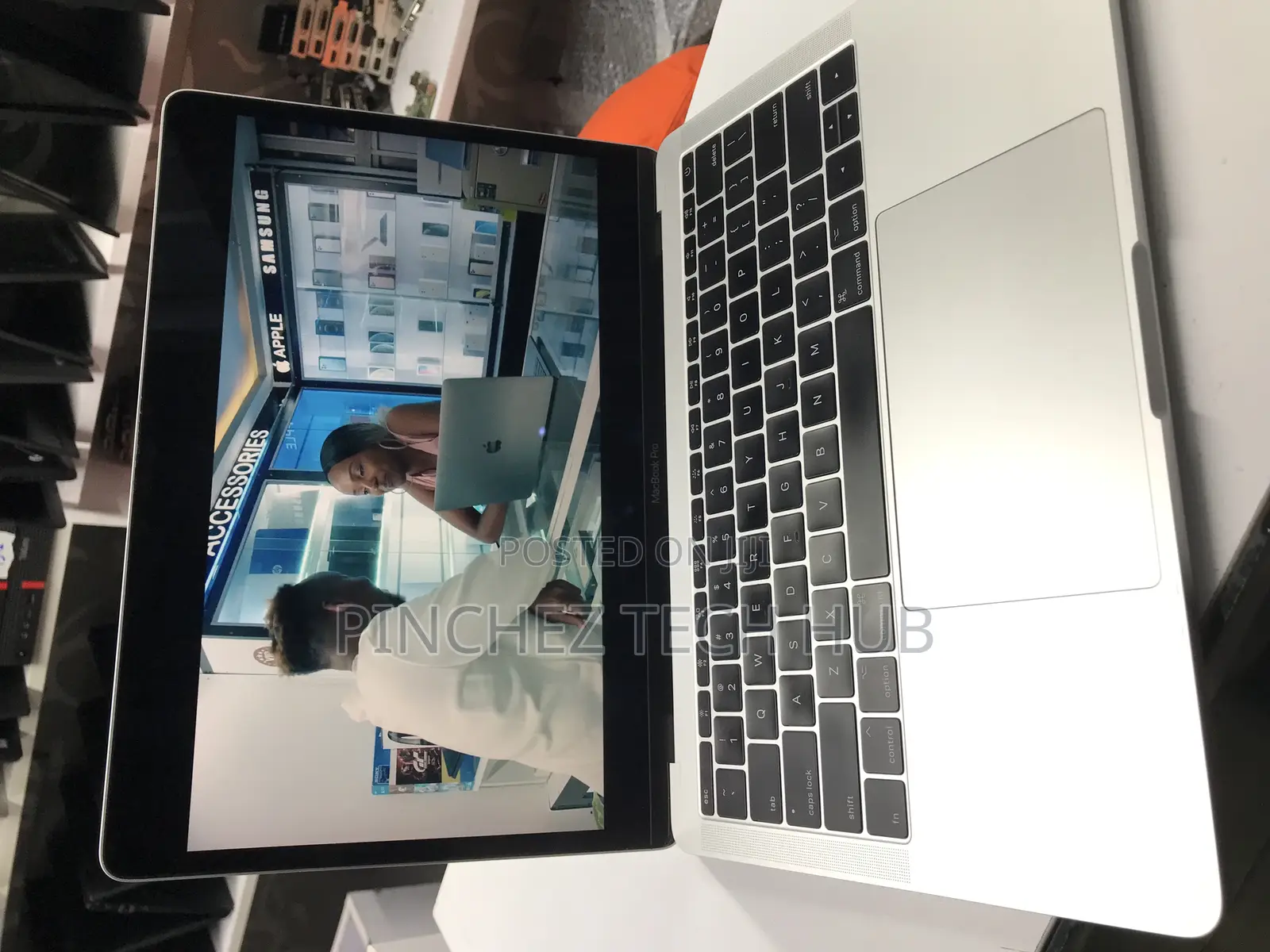 Laptop Apple MacBook Pro 2017 8GB Intel Core I5 SSD 256GB