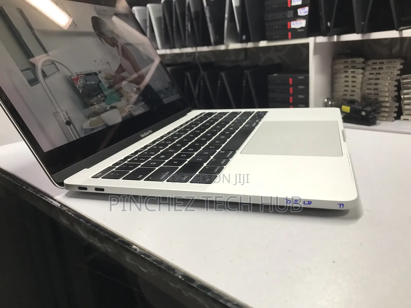 Laptop Apple MacBook Pro 2017 8GB Intel Core I5 SSD 256GB