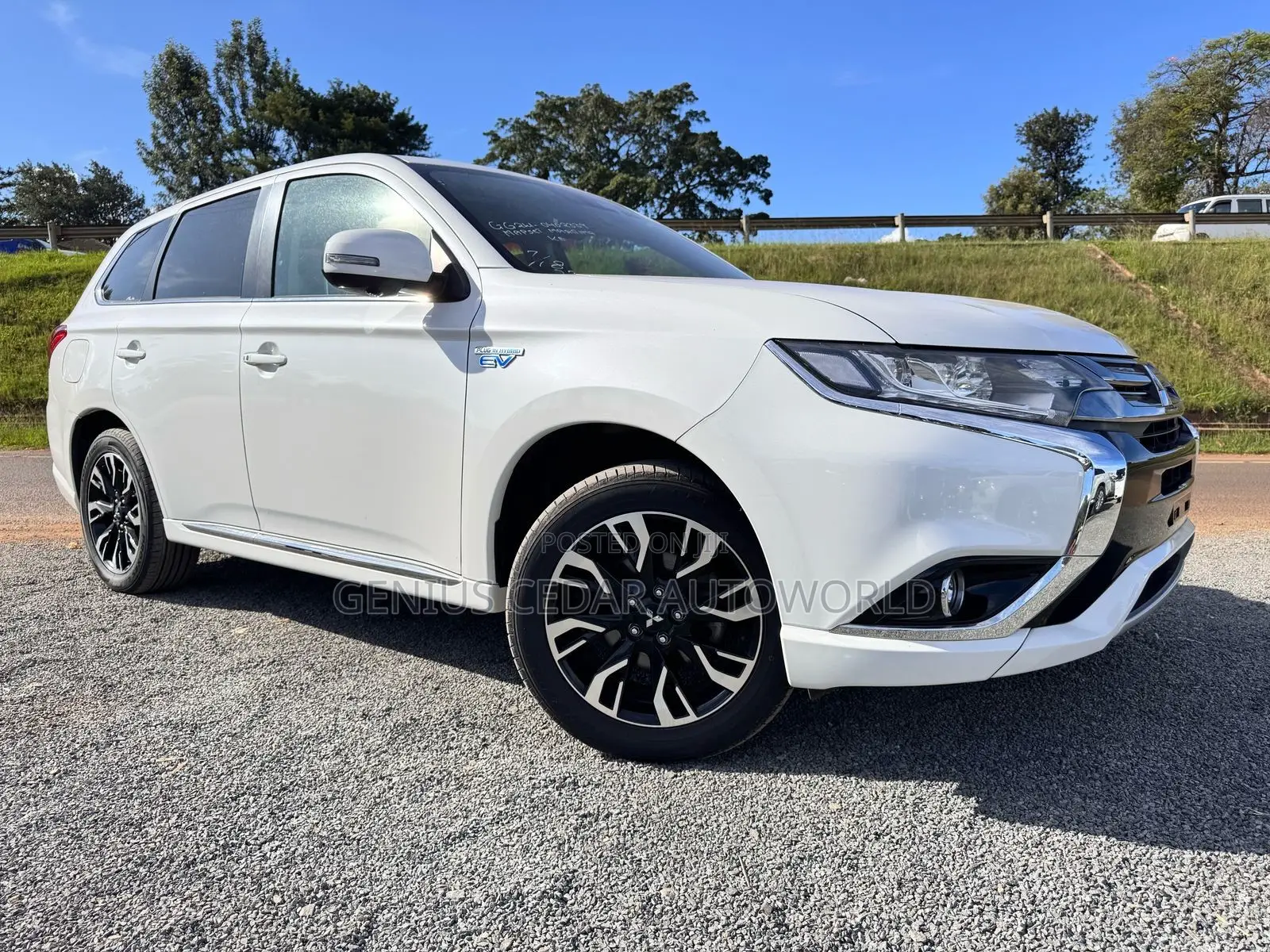 Mitsubishi Outlander 2017 White