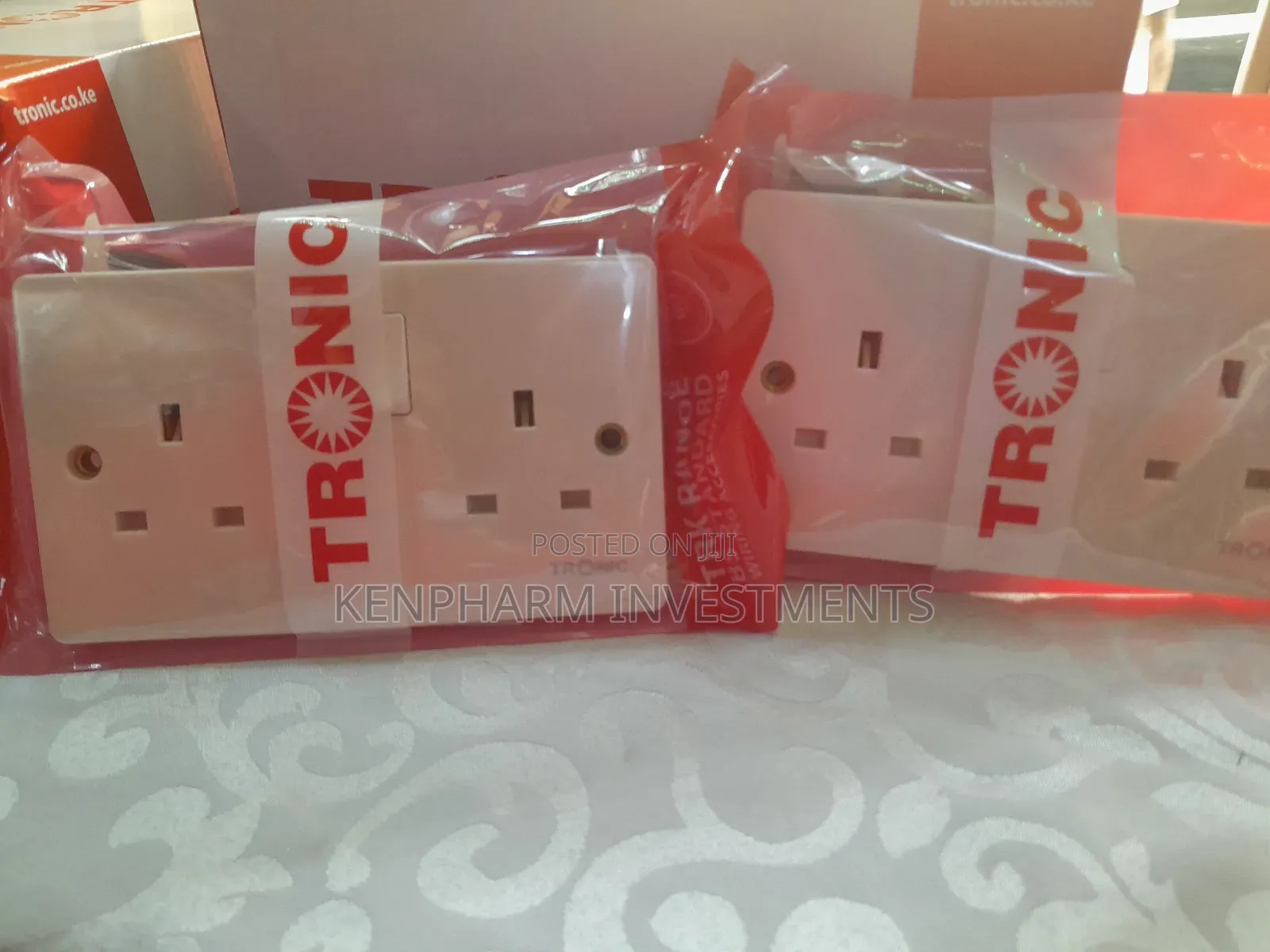 Tronic Twin Sockets a/C 13amps> Tsk104