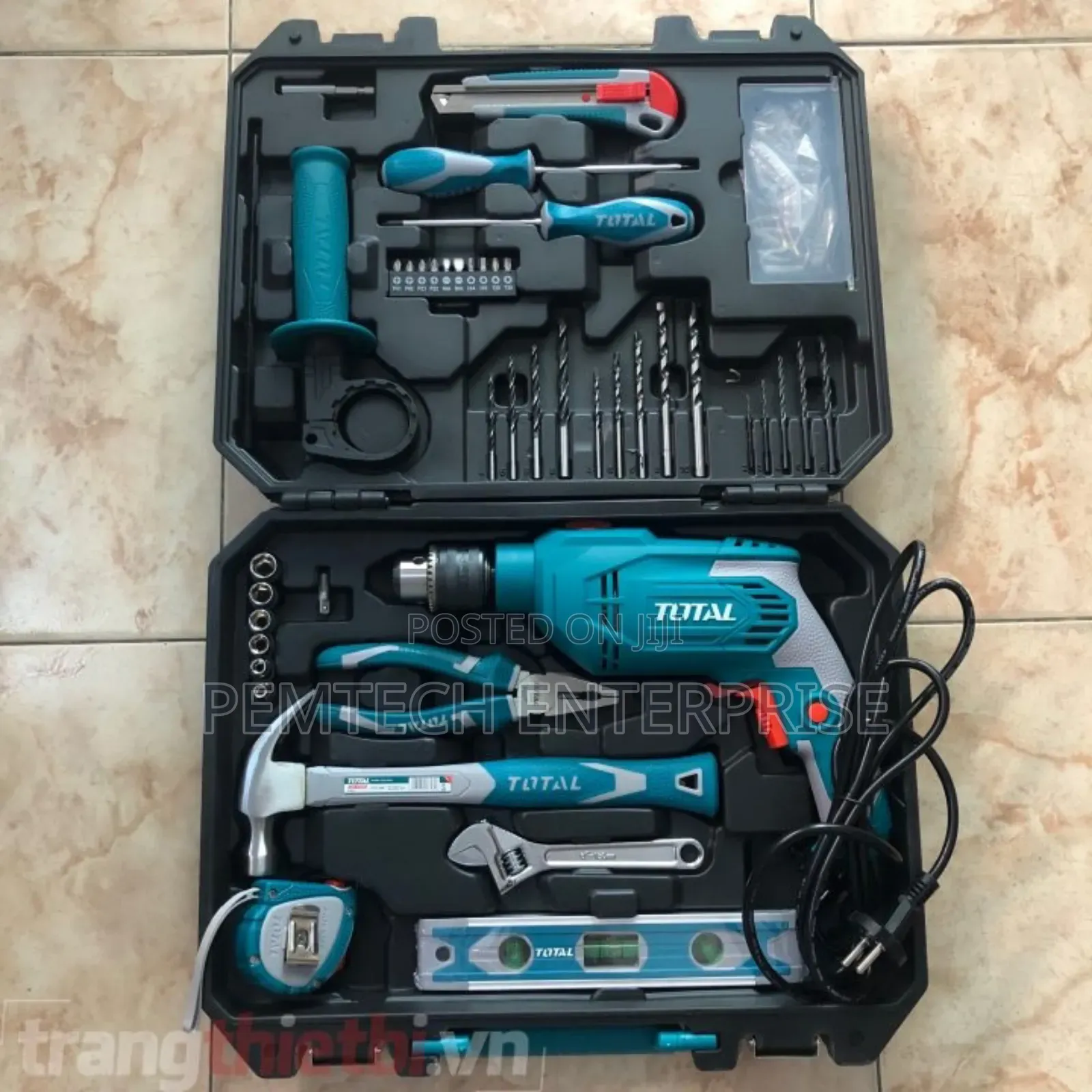 Total THKTHP 1012e 650w 13mm Hammer Drill Set 101pcs