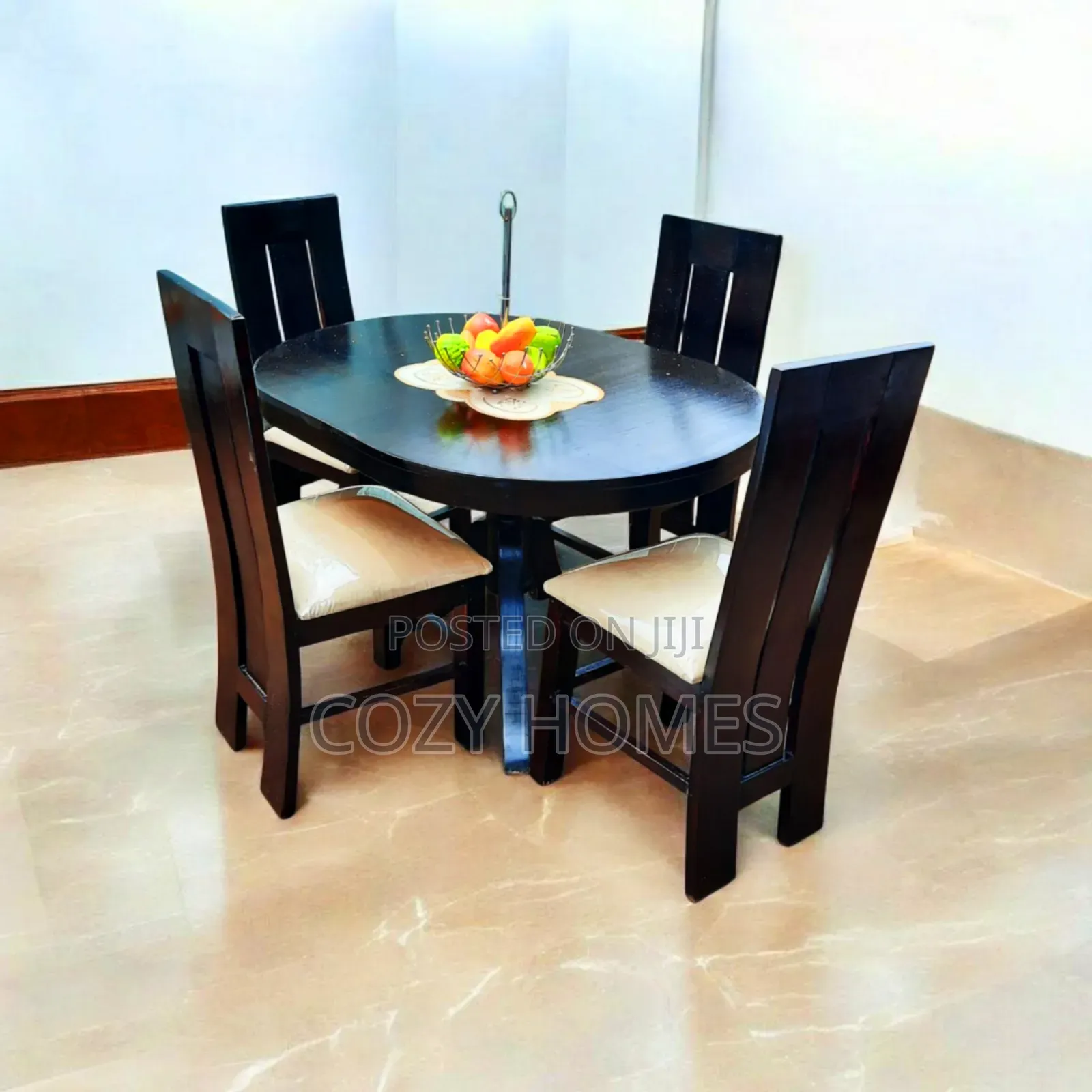 Dining Set Lush, Well Crafted Dining Set