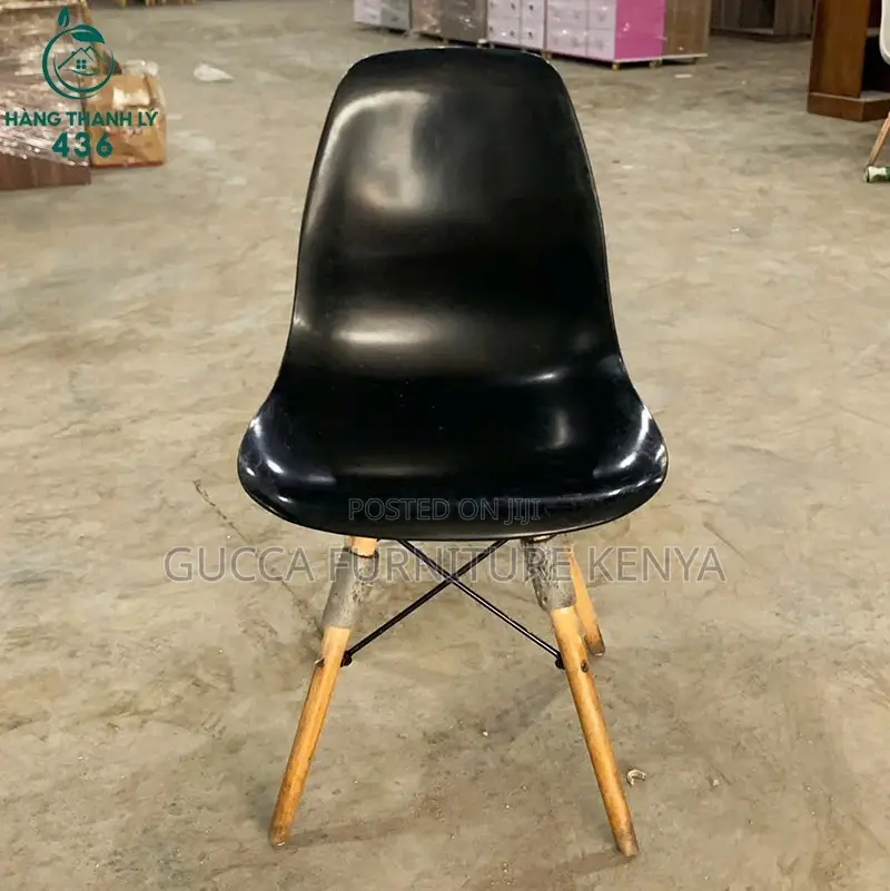 Home Chairs: Simple Mid-Century Modern Molded Dining Chair