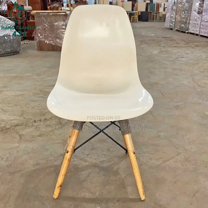Home Chairs: Simple Mid-Century Modern Molded Dining Chair