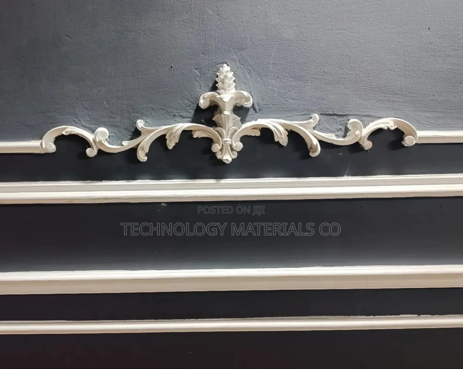 Classic Wainscoting Acanthus Scroll Trim