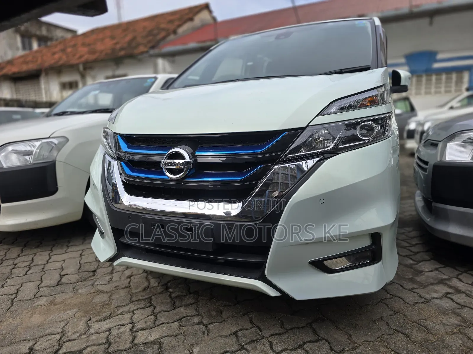 Nissan Serena 2018 White