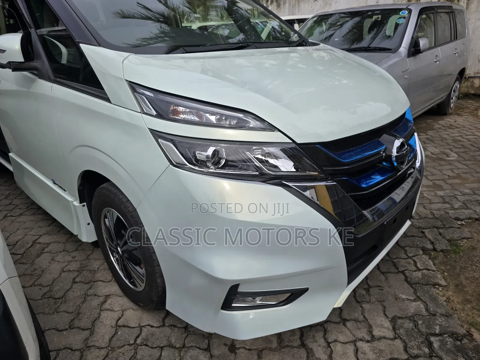 Nissan Serena 2018 White