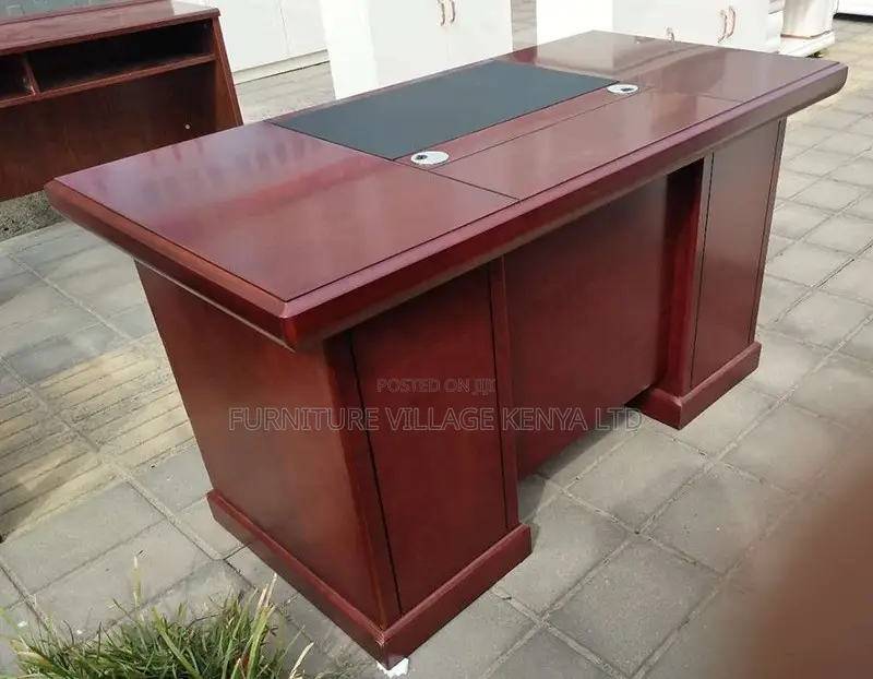 Office Desk:140cm Sleek Executive Desk for Small Offices