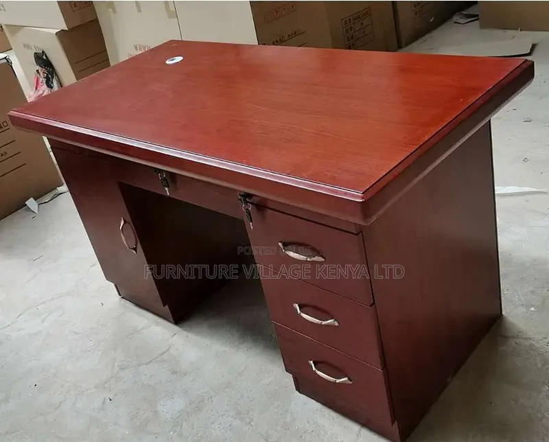 Office Desk:140cm Sleek Executive Desk for Small Offices