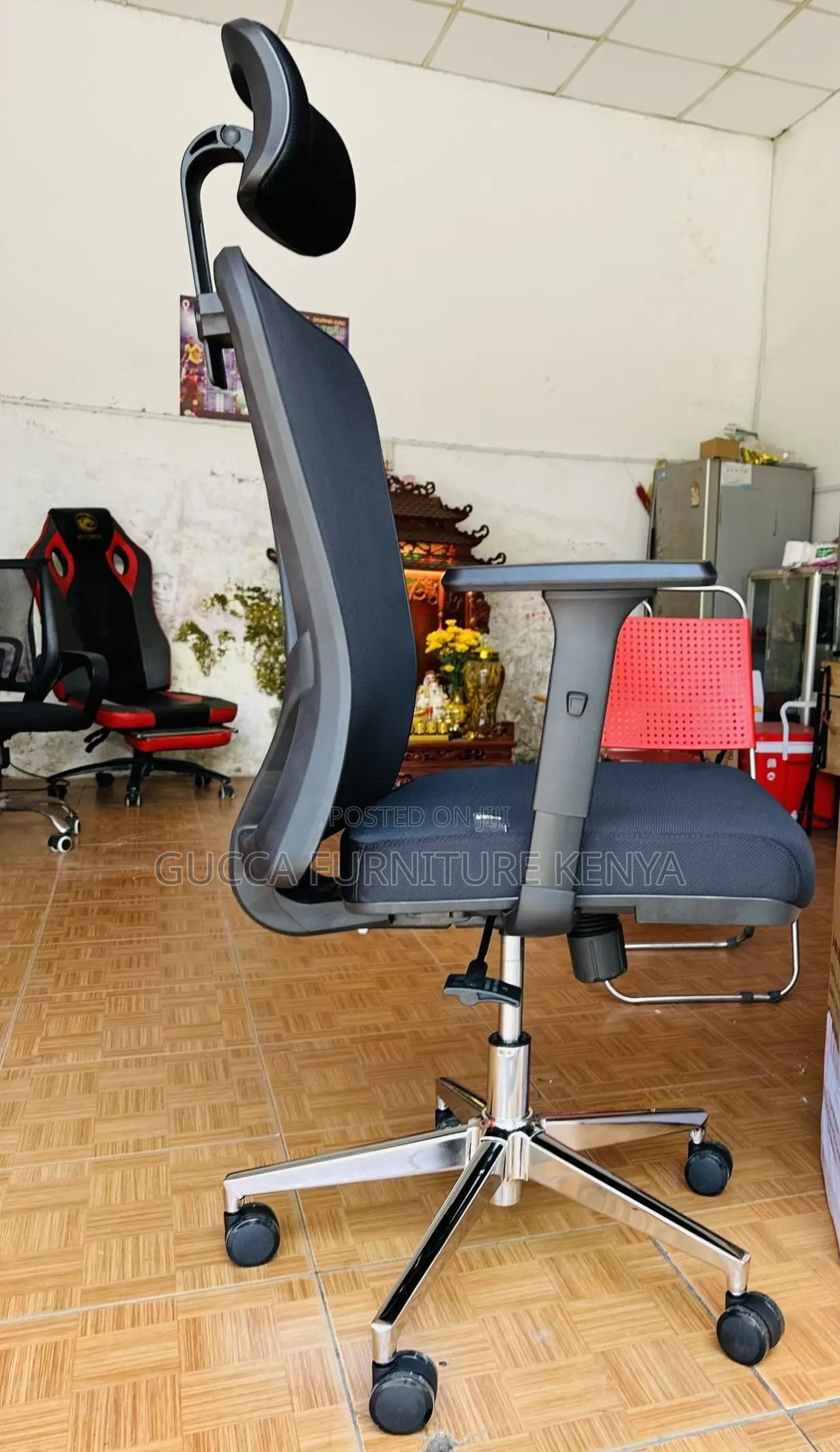 Office Chair: Adjustable Seat/Armrest Mesh Office Chair