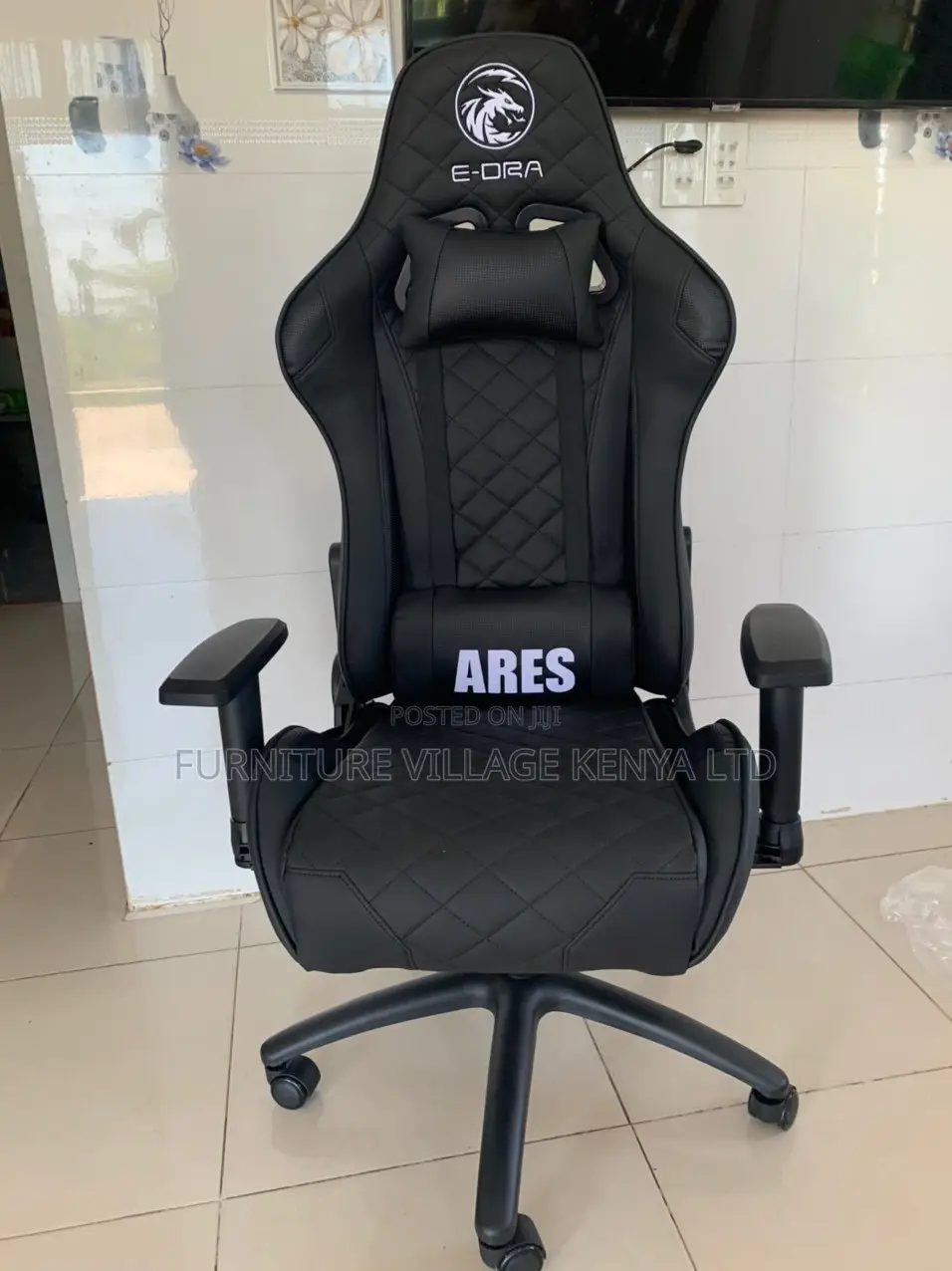 Office Chair: Modern Desk Contoured Gaming Chair in Black