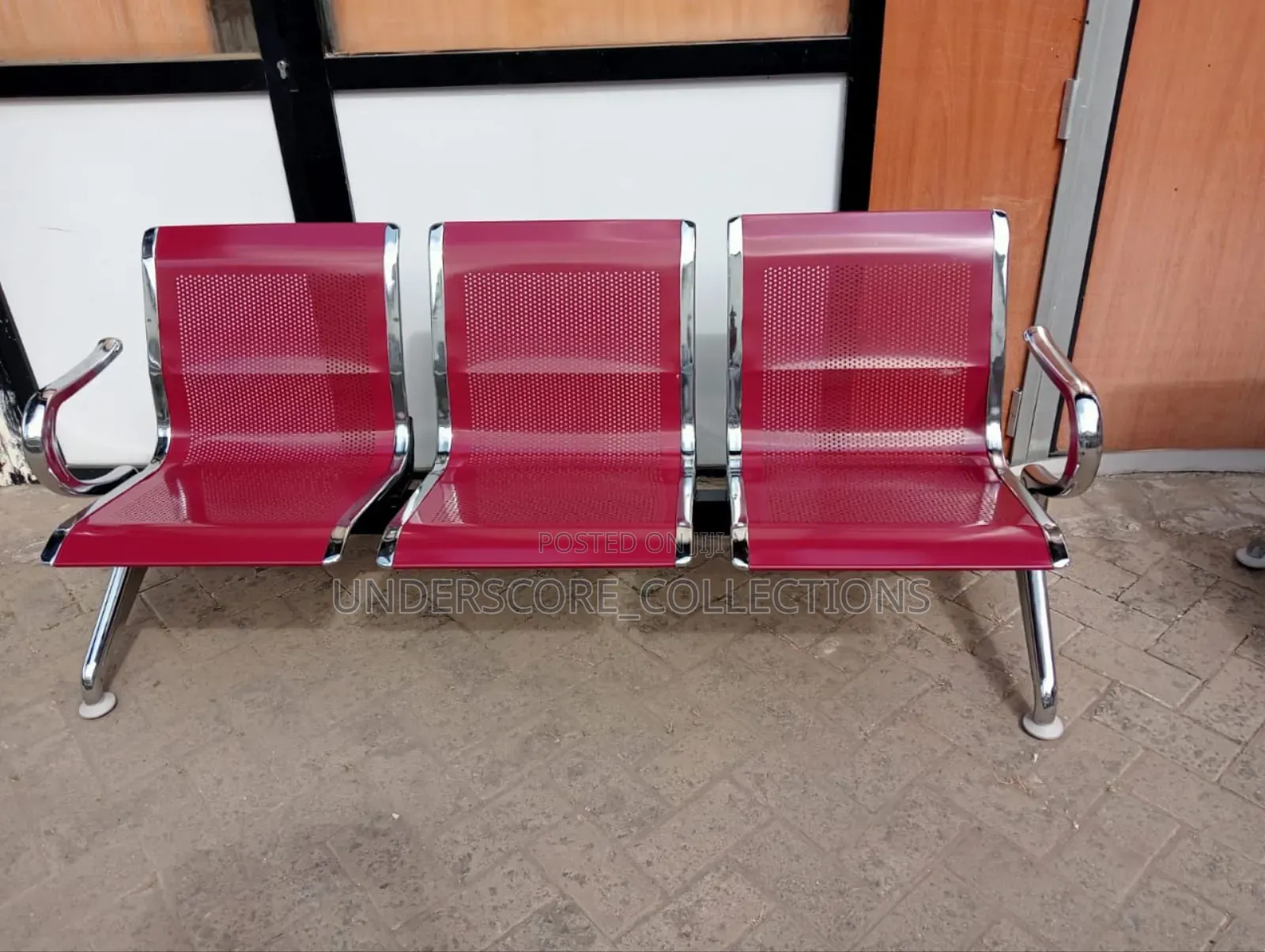 Red Unopened Link Chair
