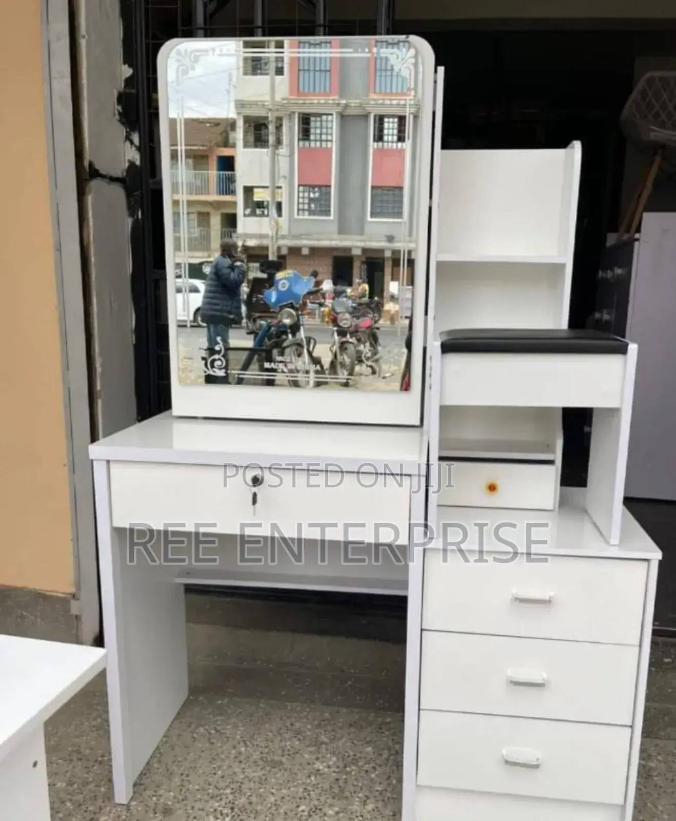 Executive Dressing Table With Sliding Mirror