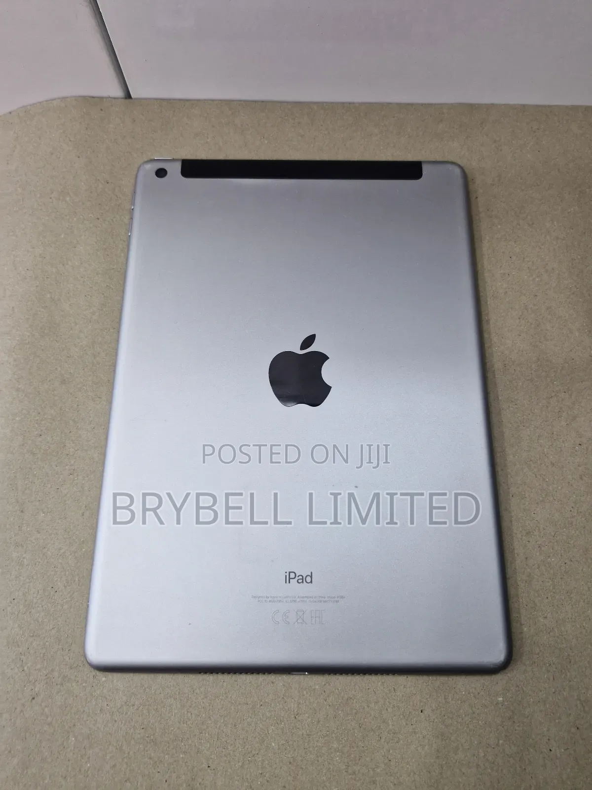 Apple iPad 9.7 128 GB Gray