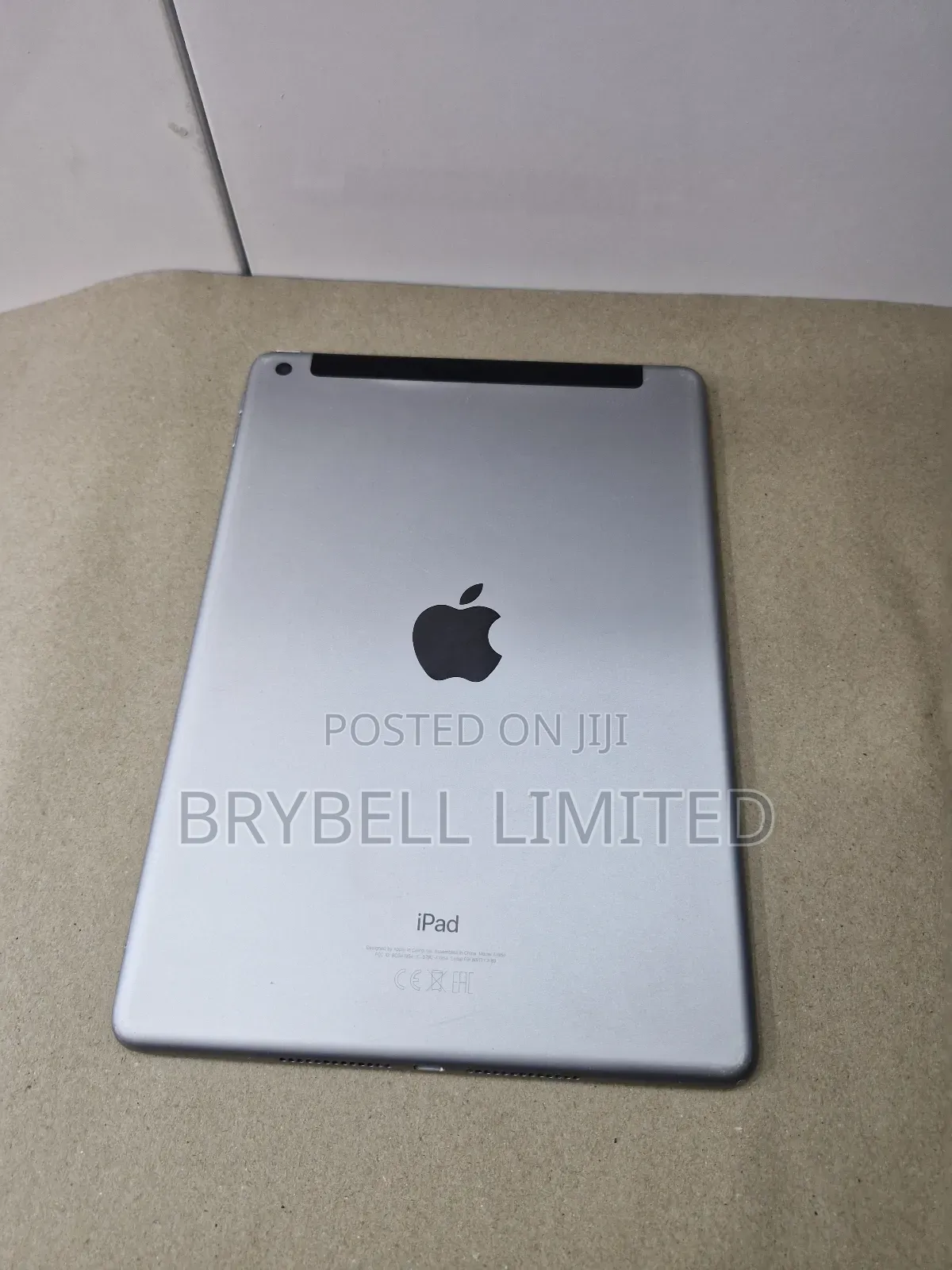 Apple iPad 9.7 128 GB Gray