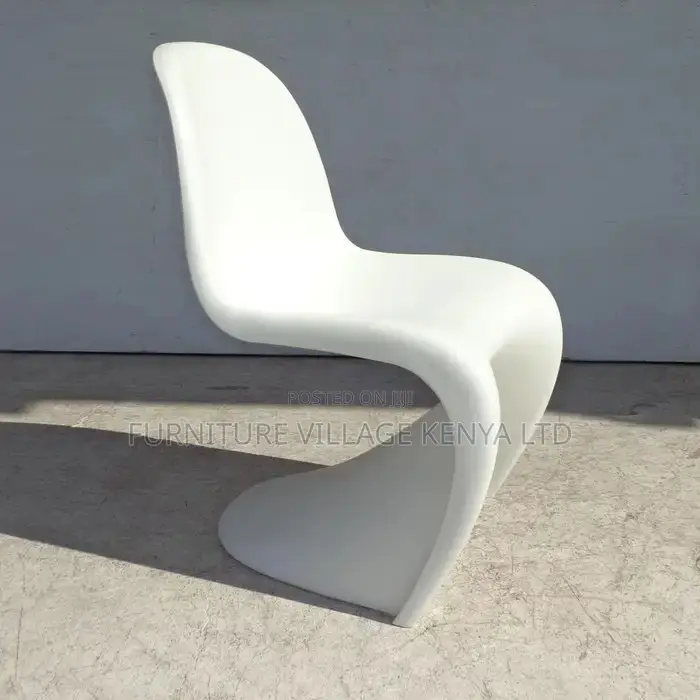 Dining Chair:Stylish Curved White Plastic Office Dining Seat