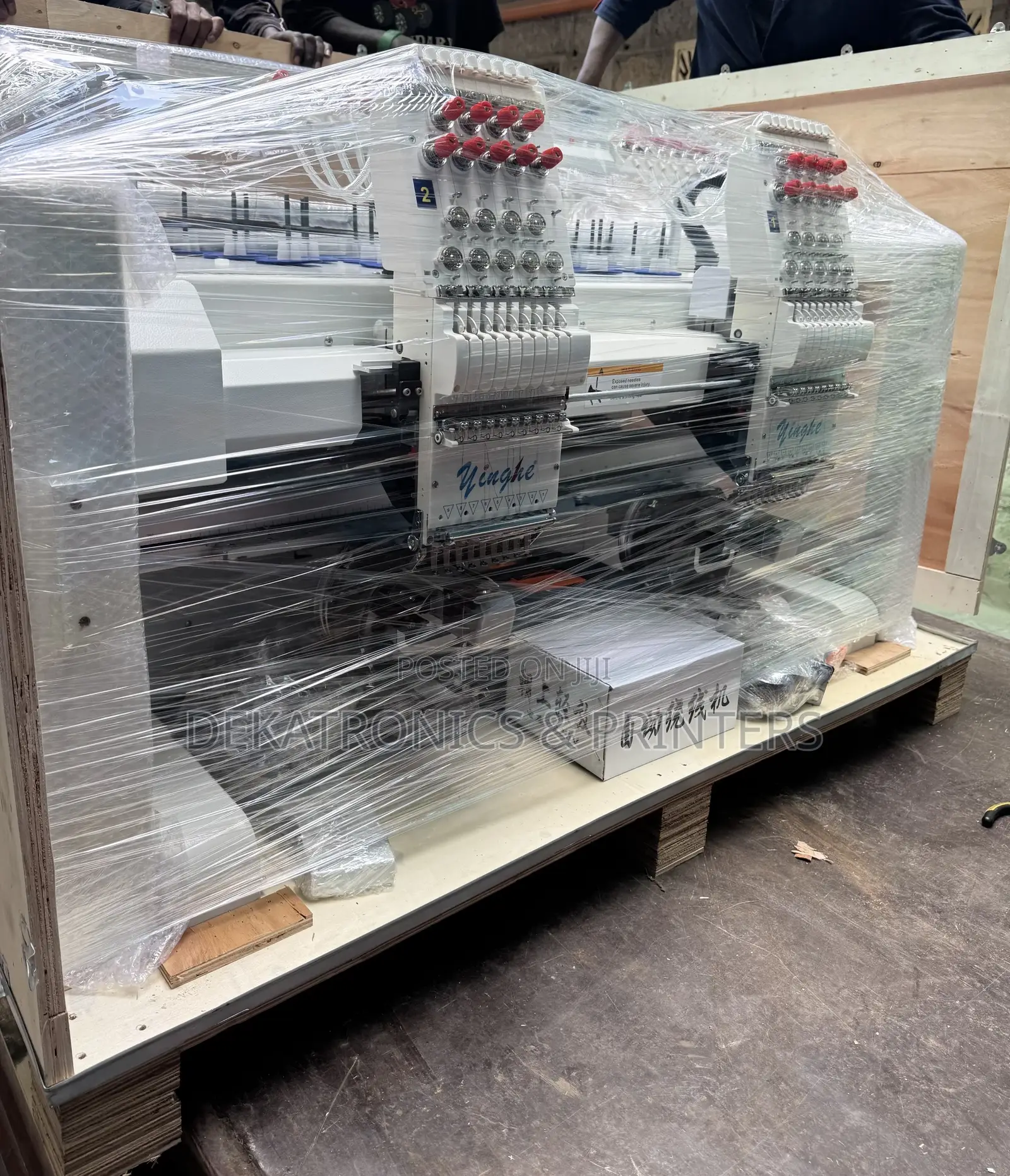 Yinghe Two Head Embroidery Machine With 12 Needles