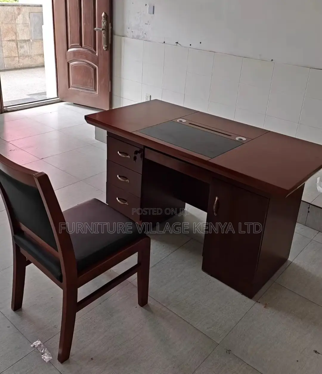 Office Desk: Executive 120cm Computer Table for One Person
