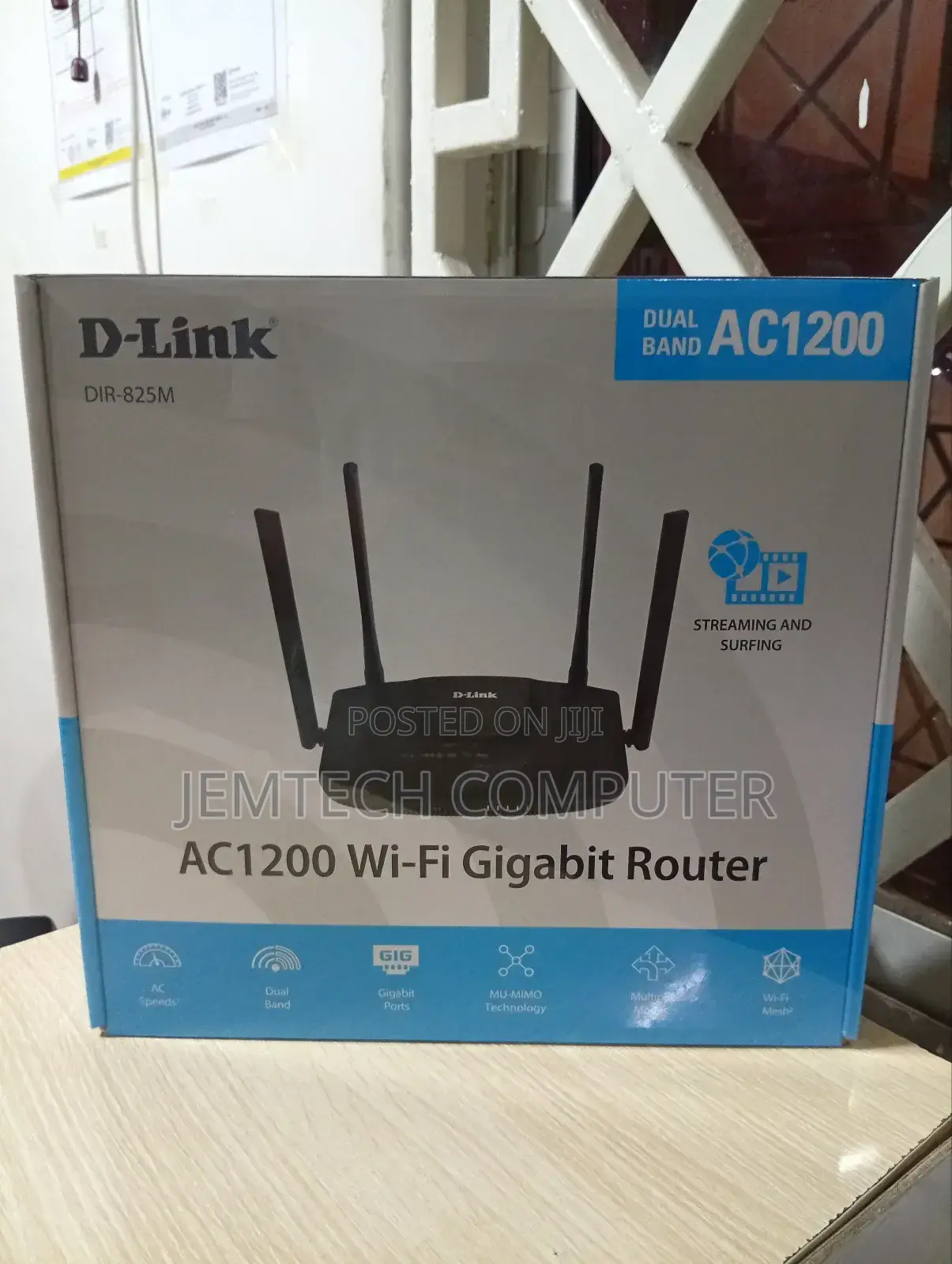 D-Link Dir-825 Ac 1200 Wi-Fi Dual-Band Gigabit Router
