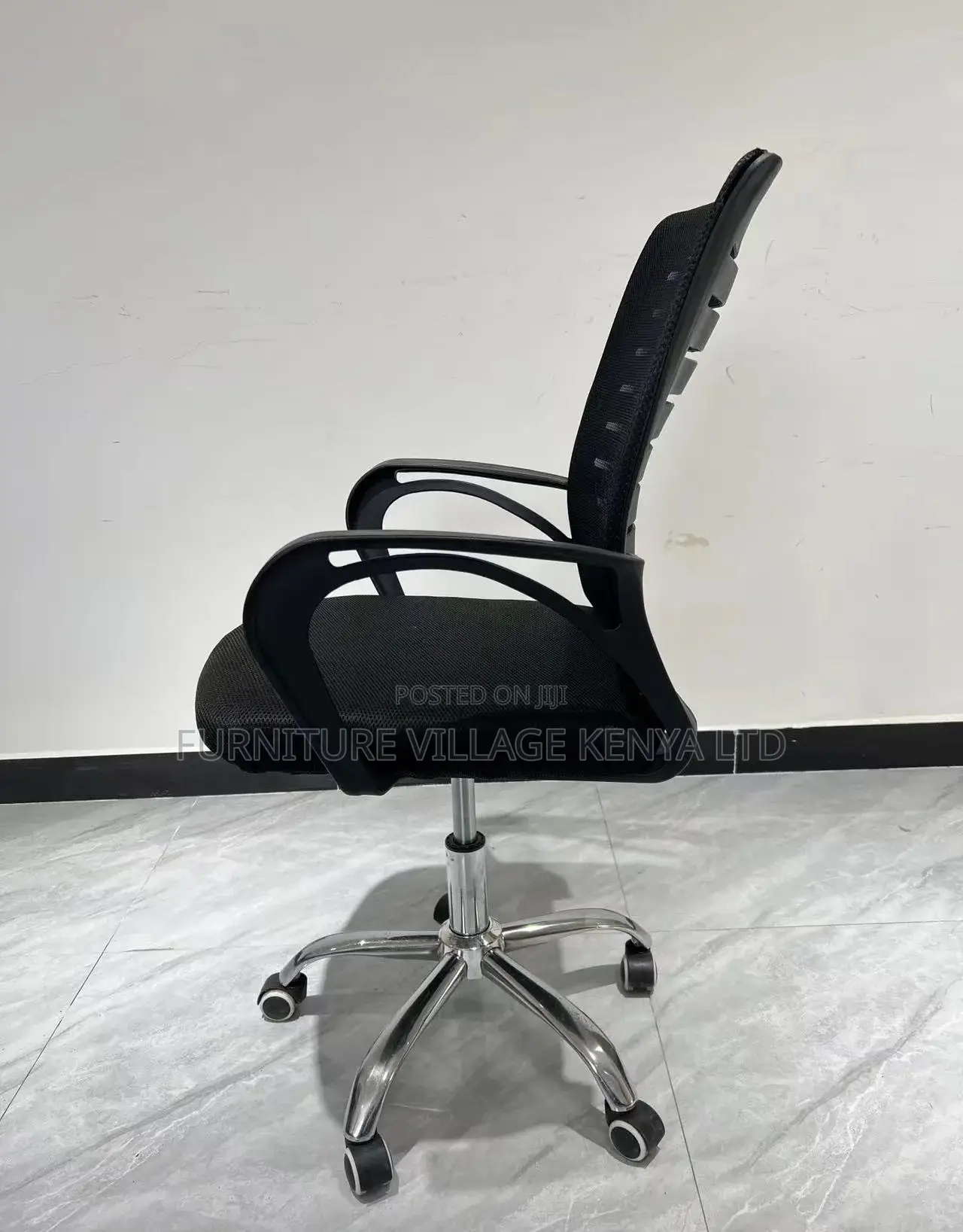 Office Chair: Executive Strong Mesh Backrest Swivel Chair