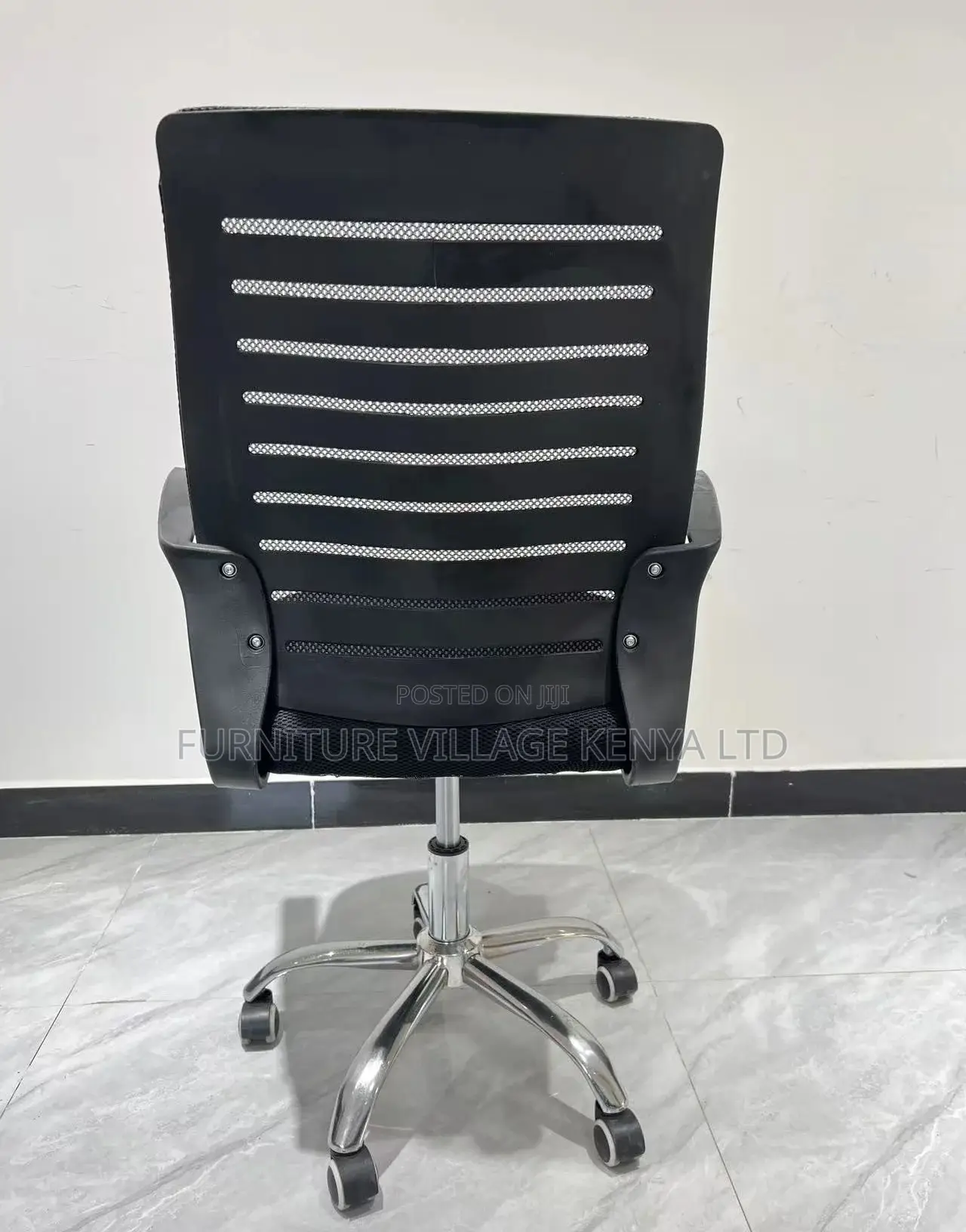 Office Chair: Executive Strong Mesh Backrest Swivel Chair